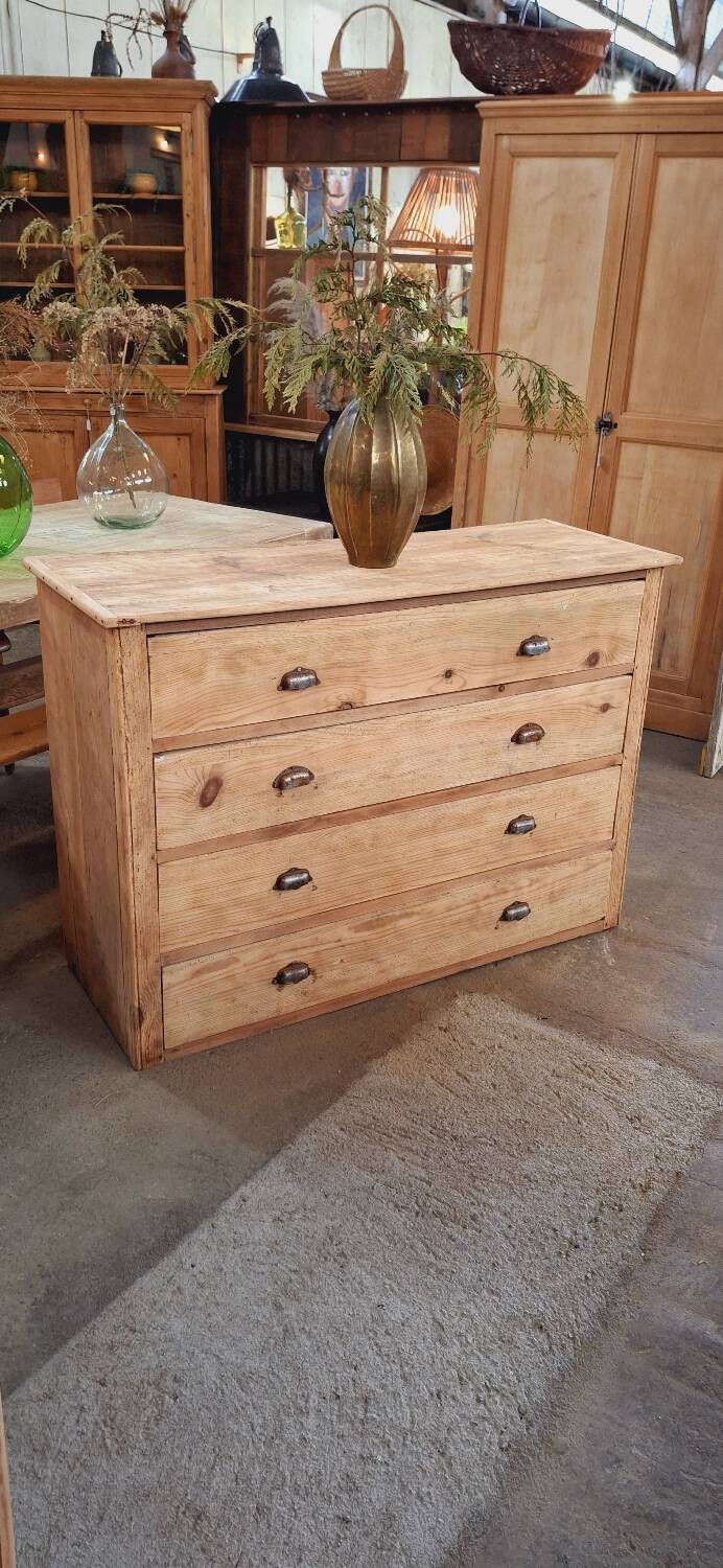 Trade furniture with drawers