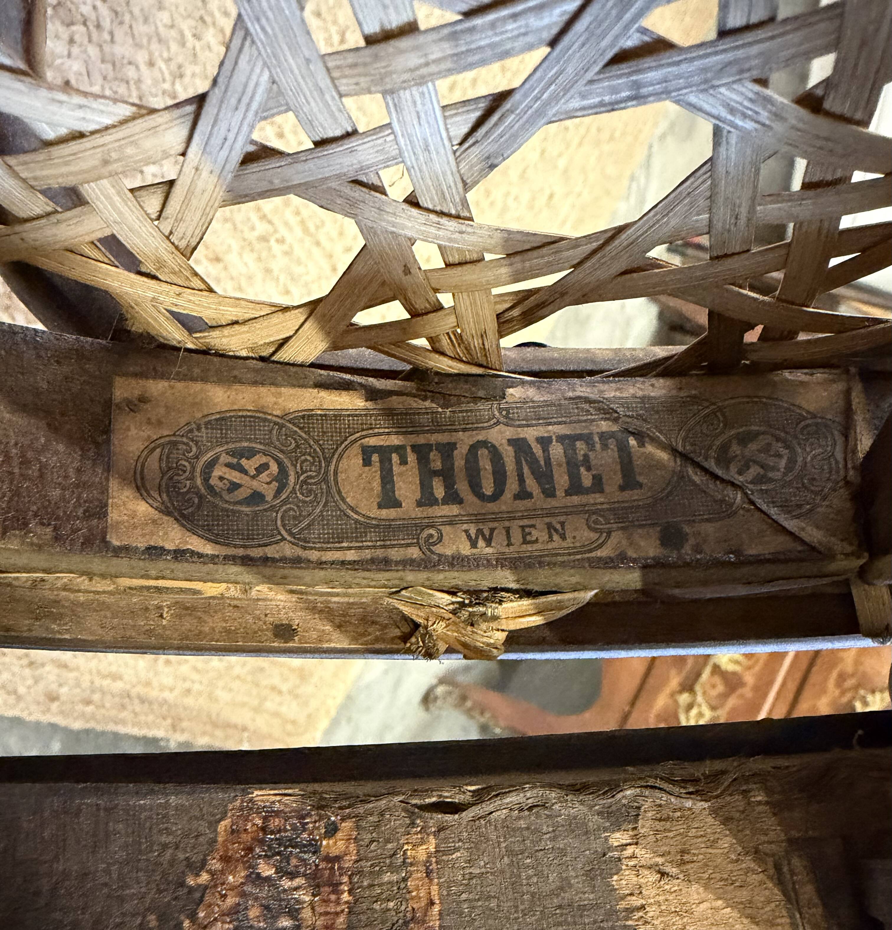 Fauteuil de bureau pivotant Thonet  en bois courbé et cannage – début XXe