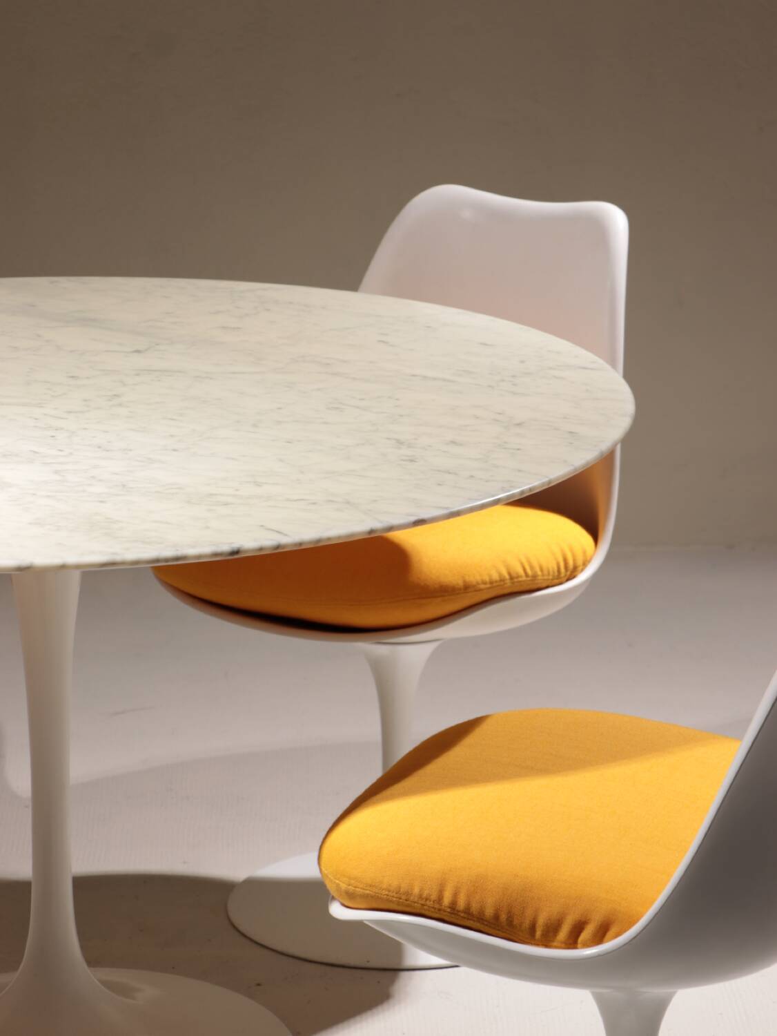 Saarinen Knoll Dining Room Set