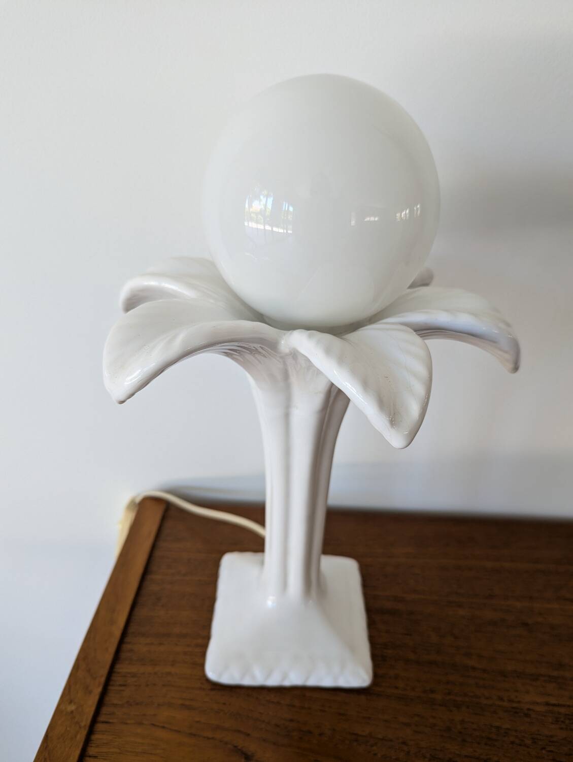 Vintage 80s white ceramic palm lamp