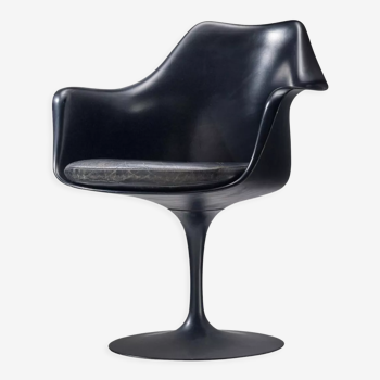 Knoll Saarinen tulip armchair black leather seat