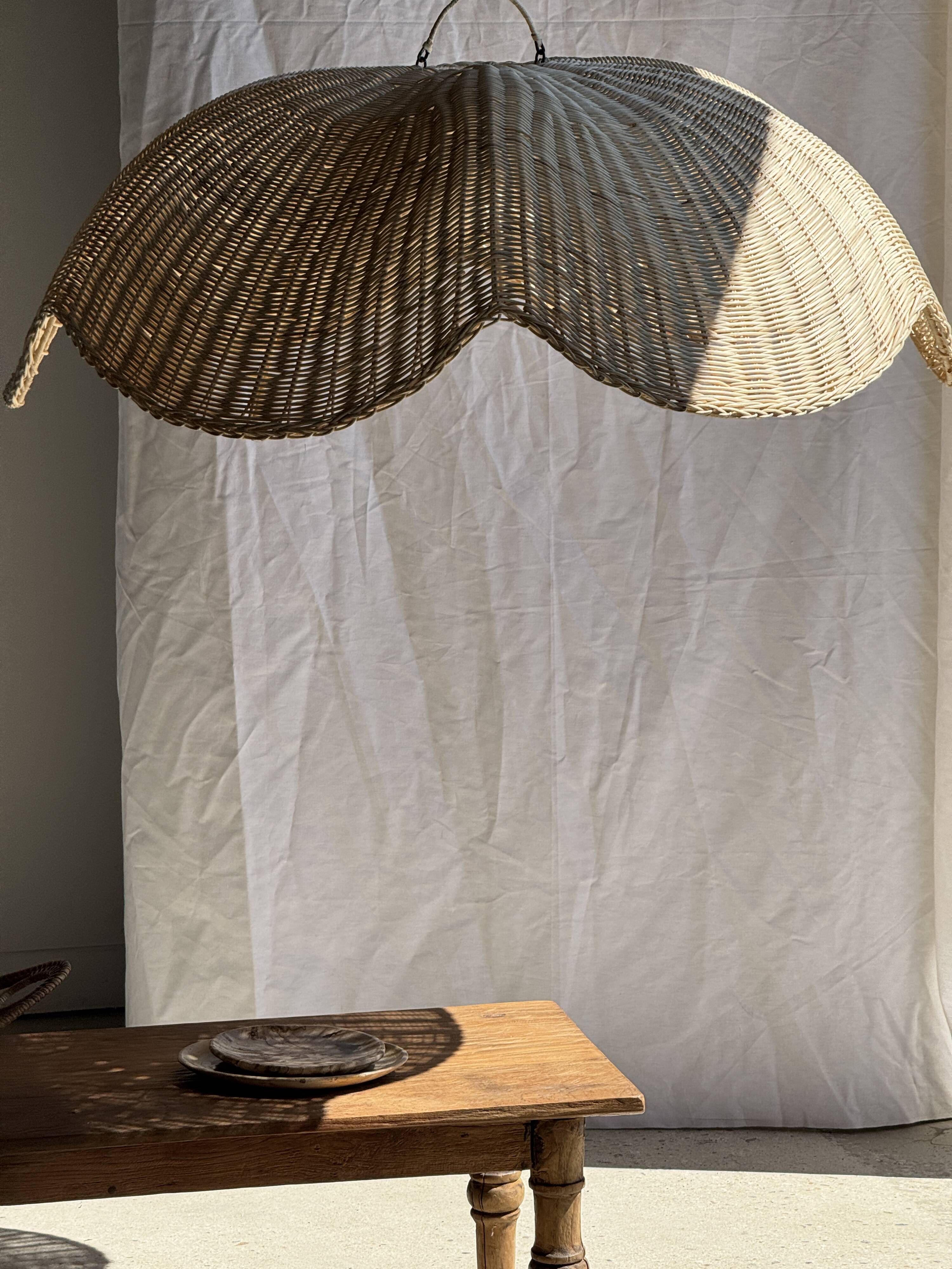 Large suspension or lampshade in flat woven tulip flower rattan H35 D