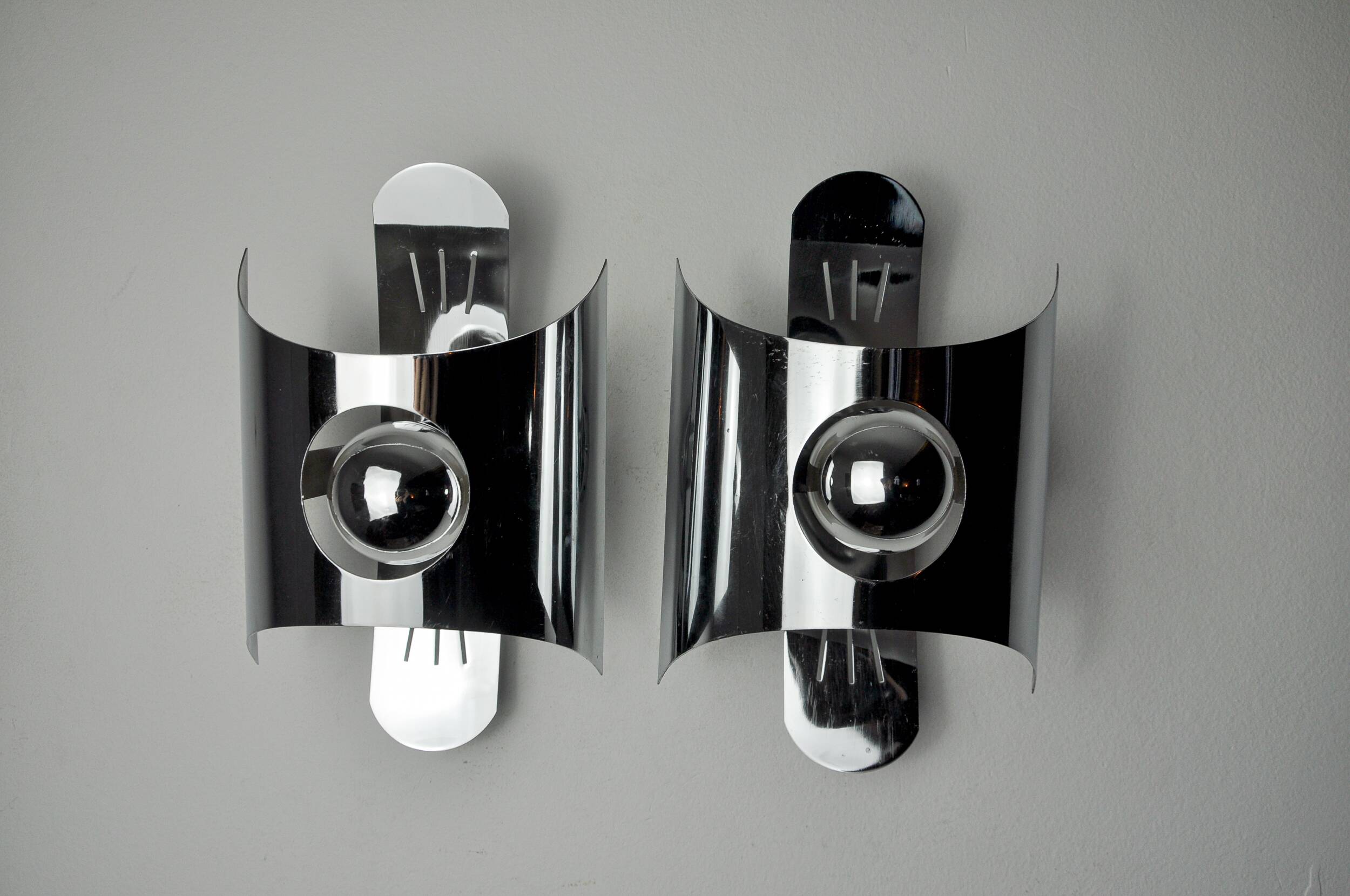 Pair of space age wall lights, chromed metal, Italy, 1970