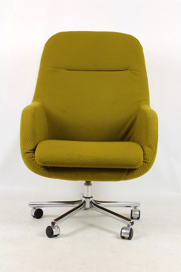 Fauteuil pivotant vintage de UP Zavody Rousinov, années 1970