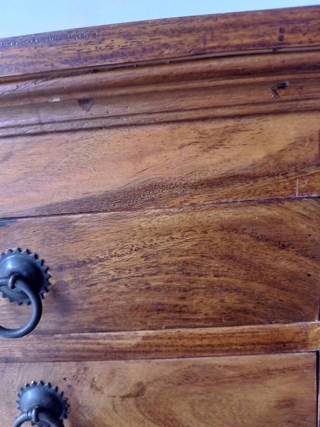 Mahogany wooden chiffonier