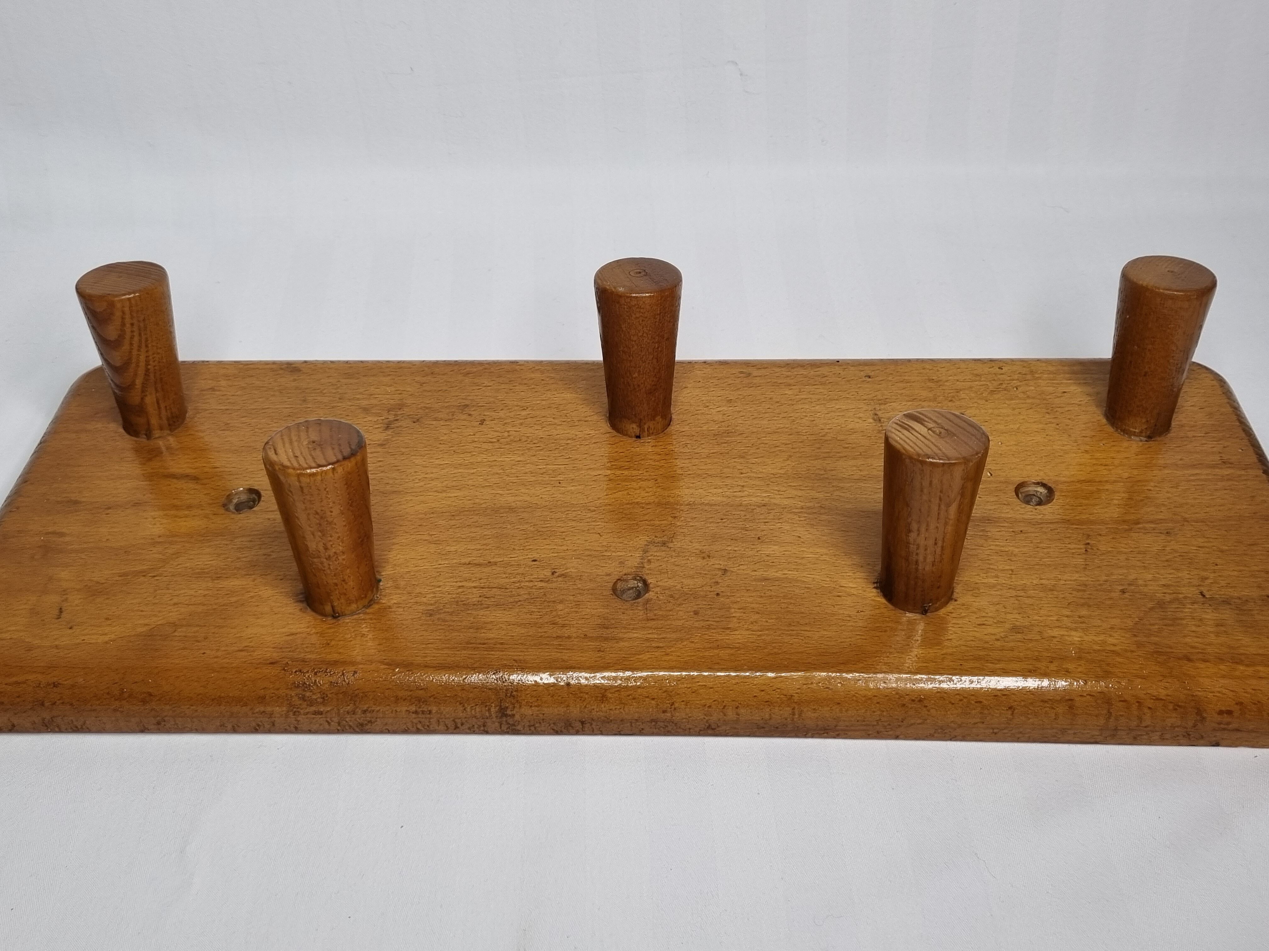Coat rack with five hooks in natural wood, 60s, 50 cm