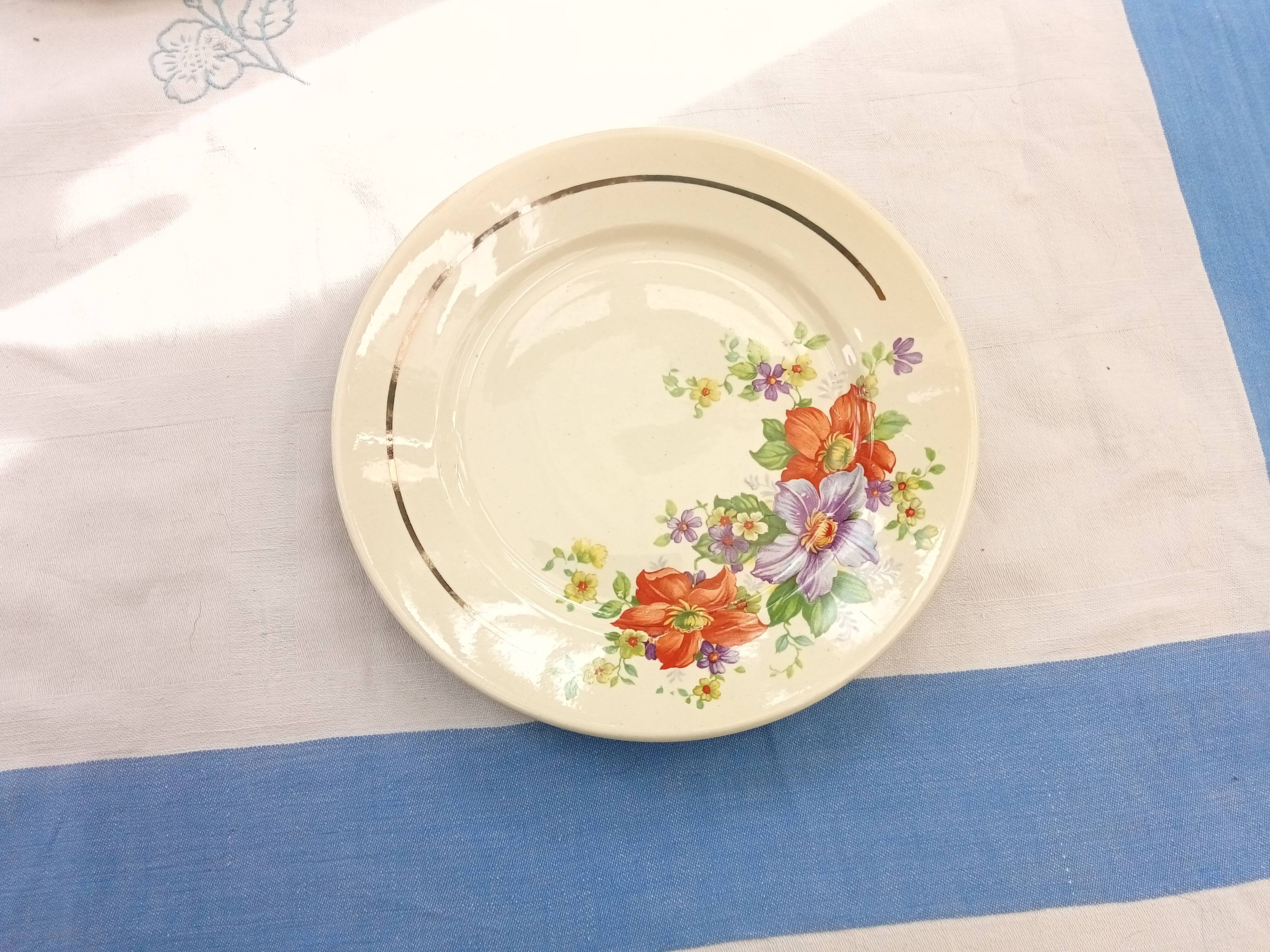 Assorted 18 old flower plates