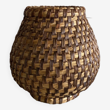 Woven straw vase
