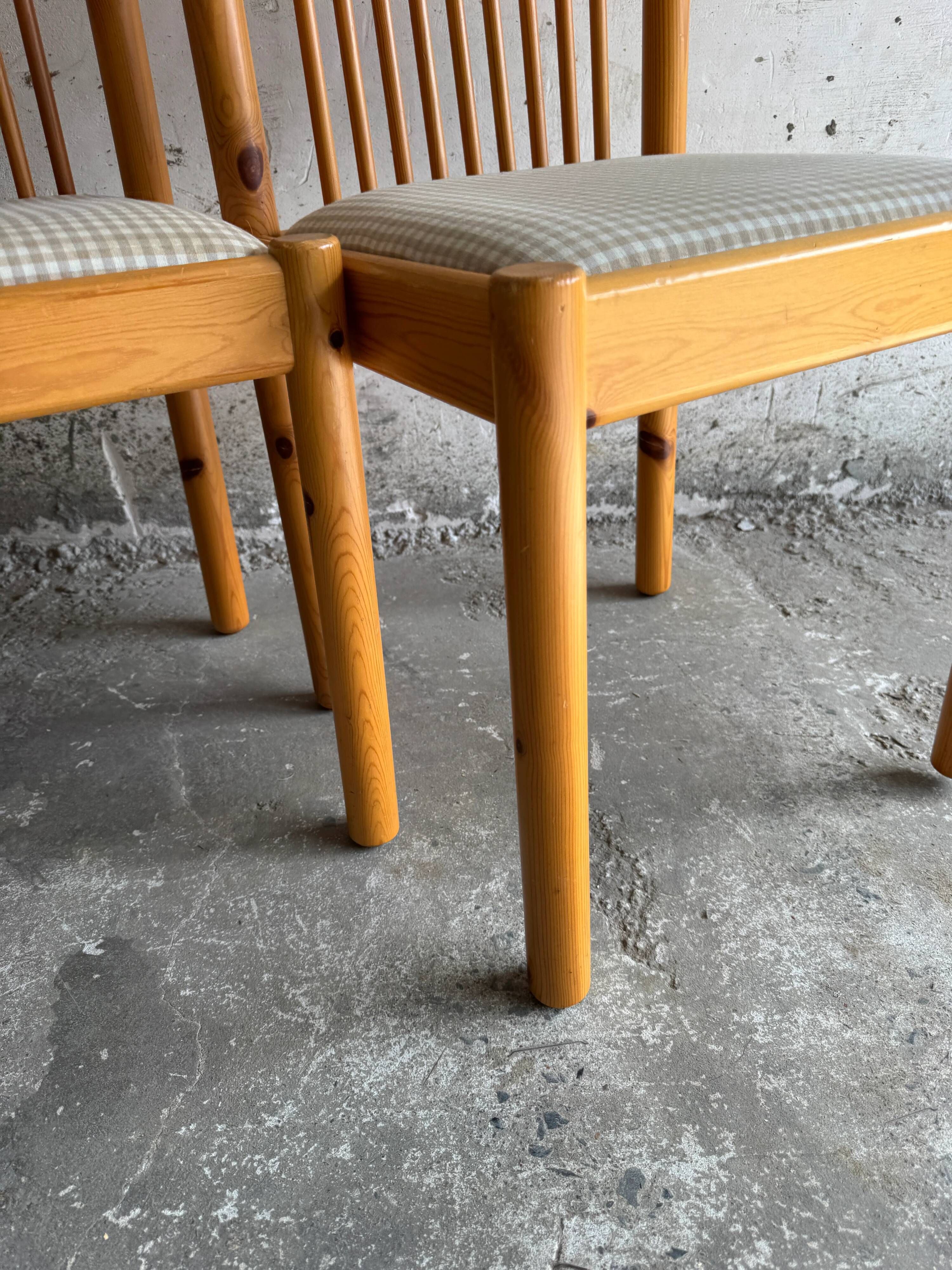 Set of 4 Scandinavian dining chairs in light wood.