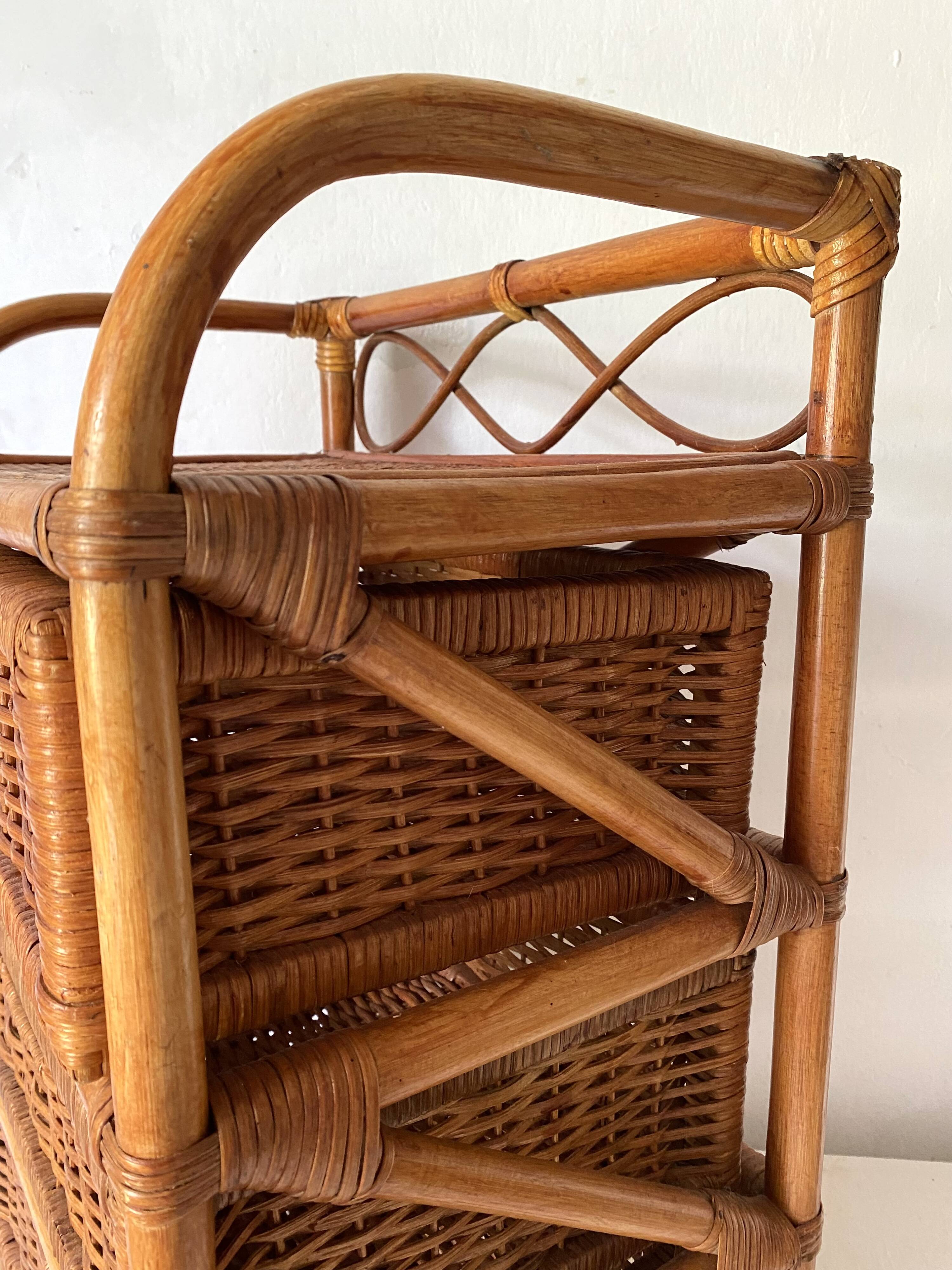 Commode en rotin , chiffonnier 3 tiroirs
