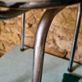 Table formica and its 4 chairs