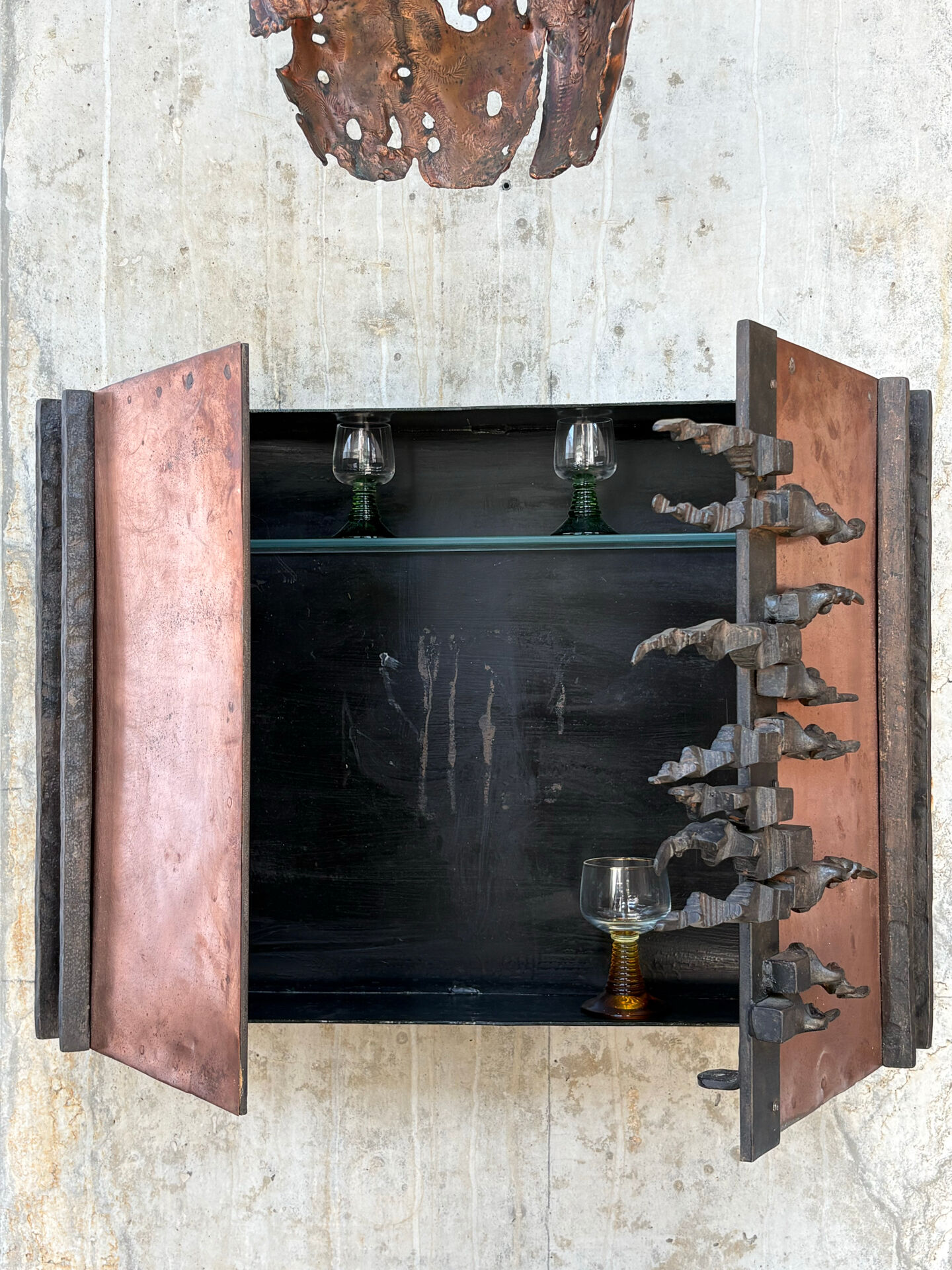 Drinks wall cabinet