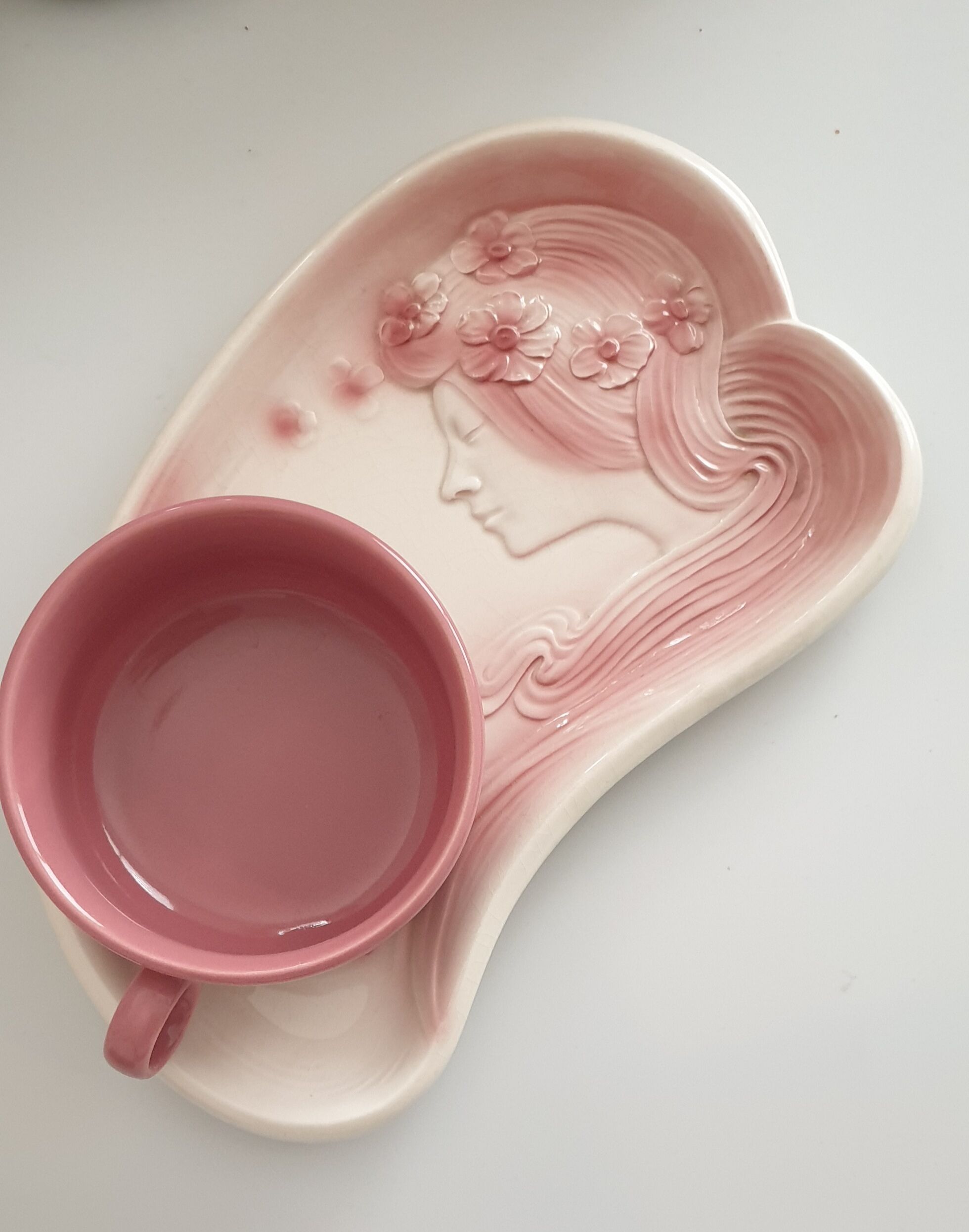 Beautiful plate under pink cup "art nouveu"