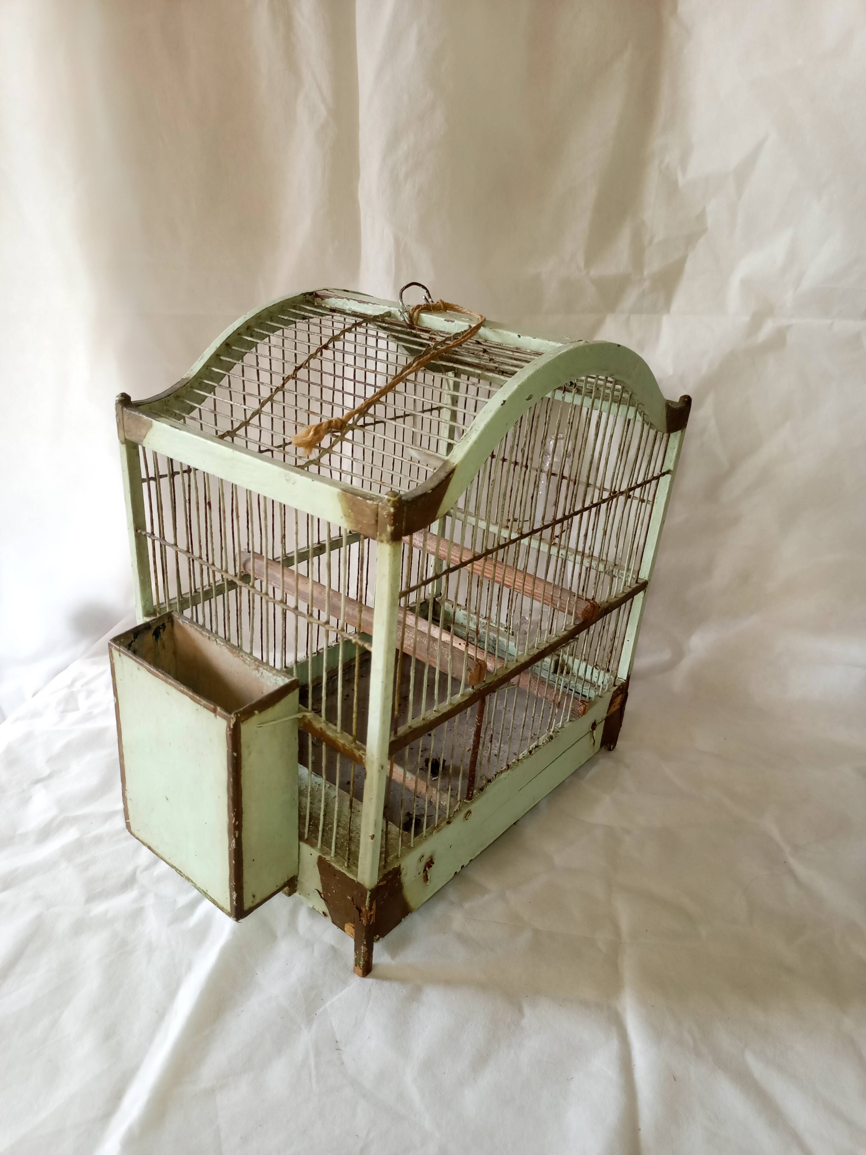Petite cage ancienne en bois peint