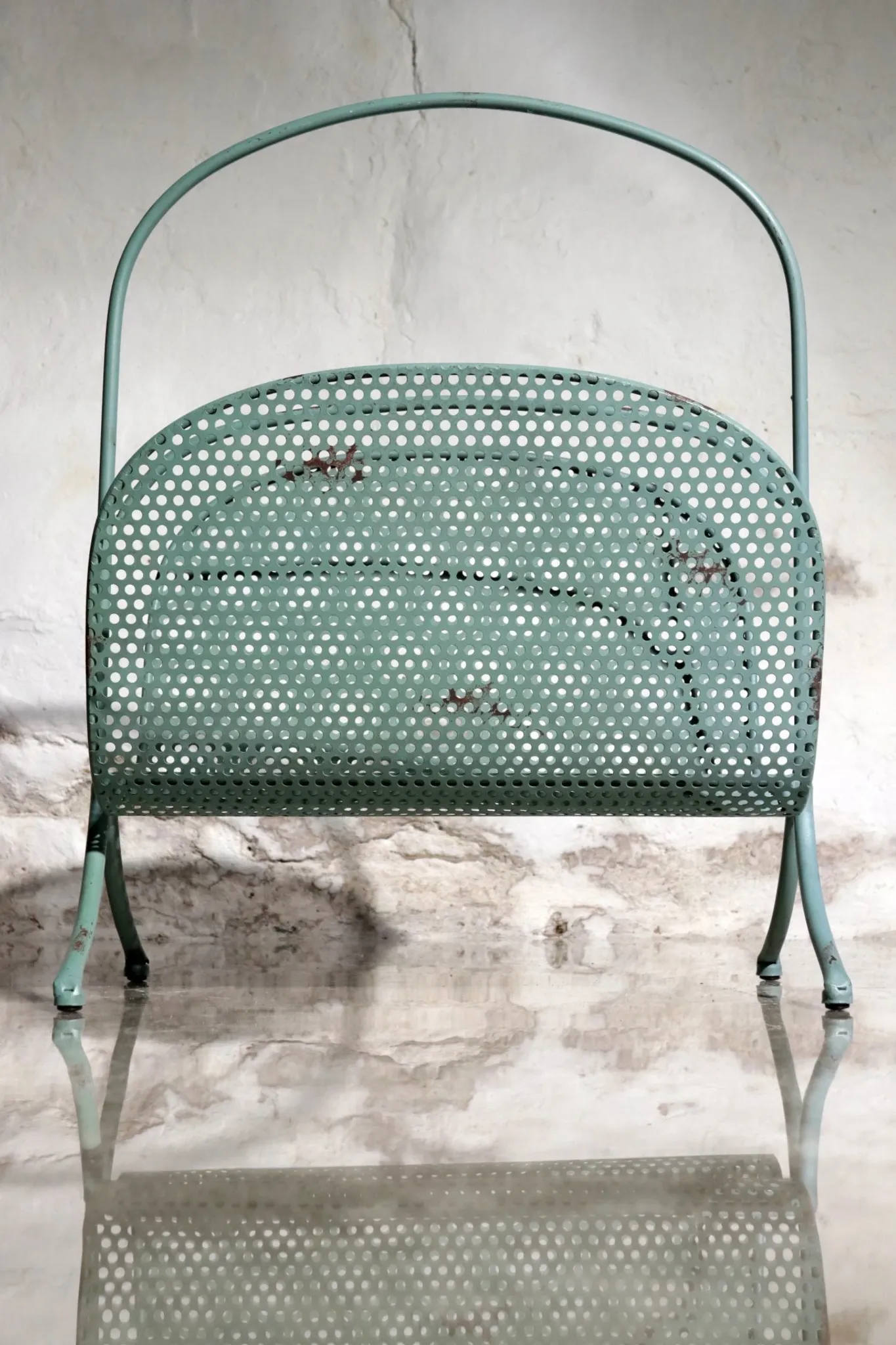Vintage design metal magazine rack in mint green, Mathieu Matégot style