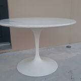 Eero saarinen table for Knoll 1970