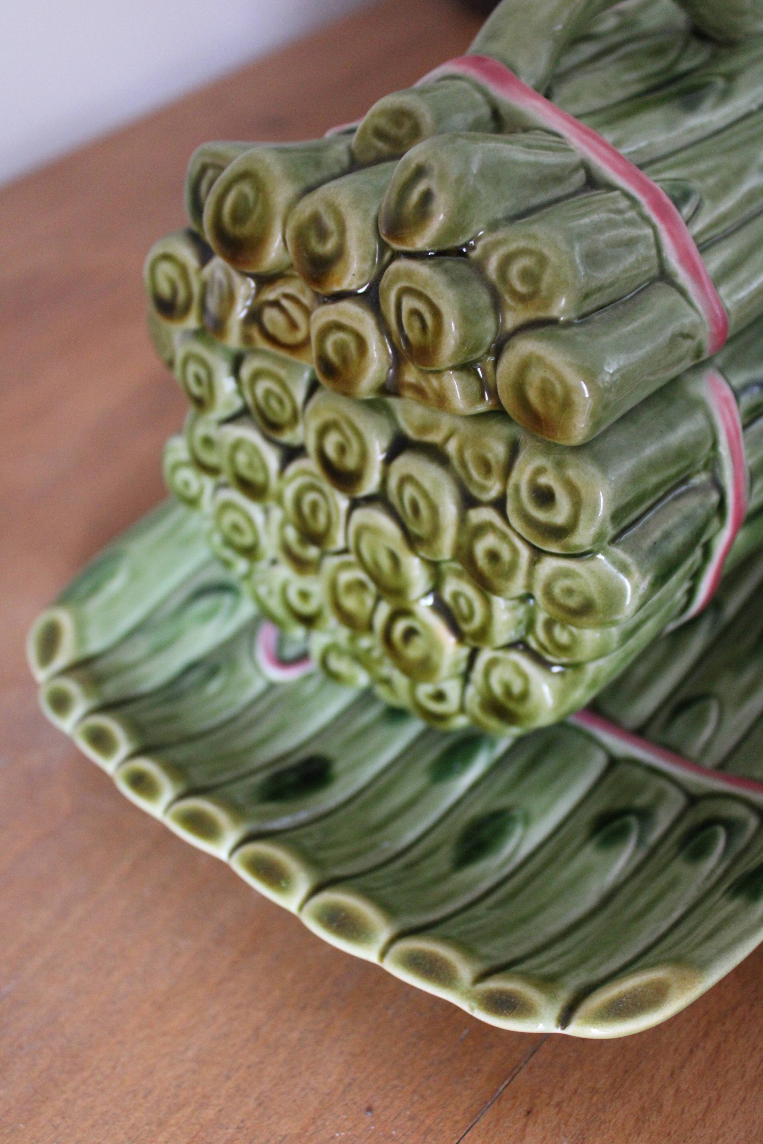 Saucer in the shape of asparagus