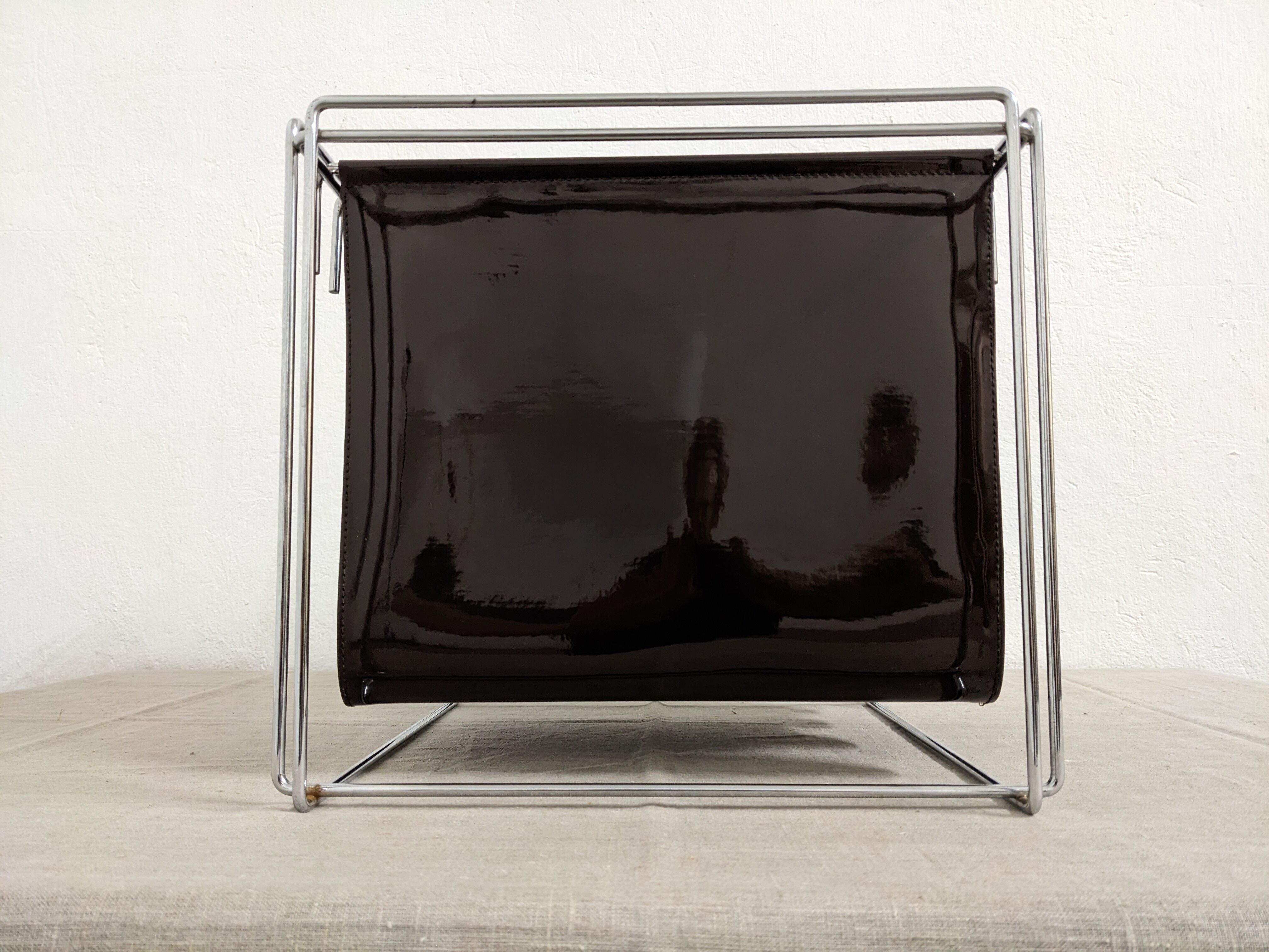 Magazine holder design Gérard Rignault published by Group S.A.