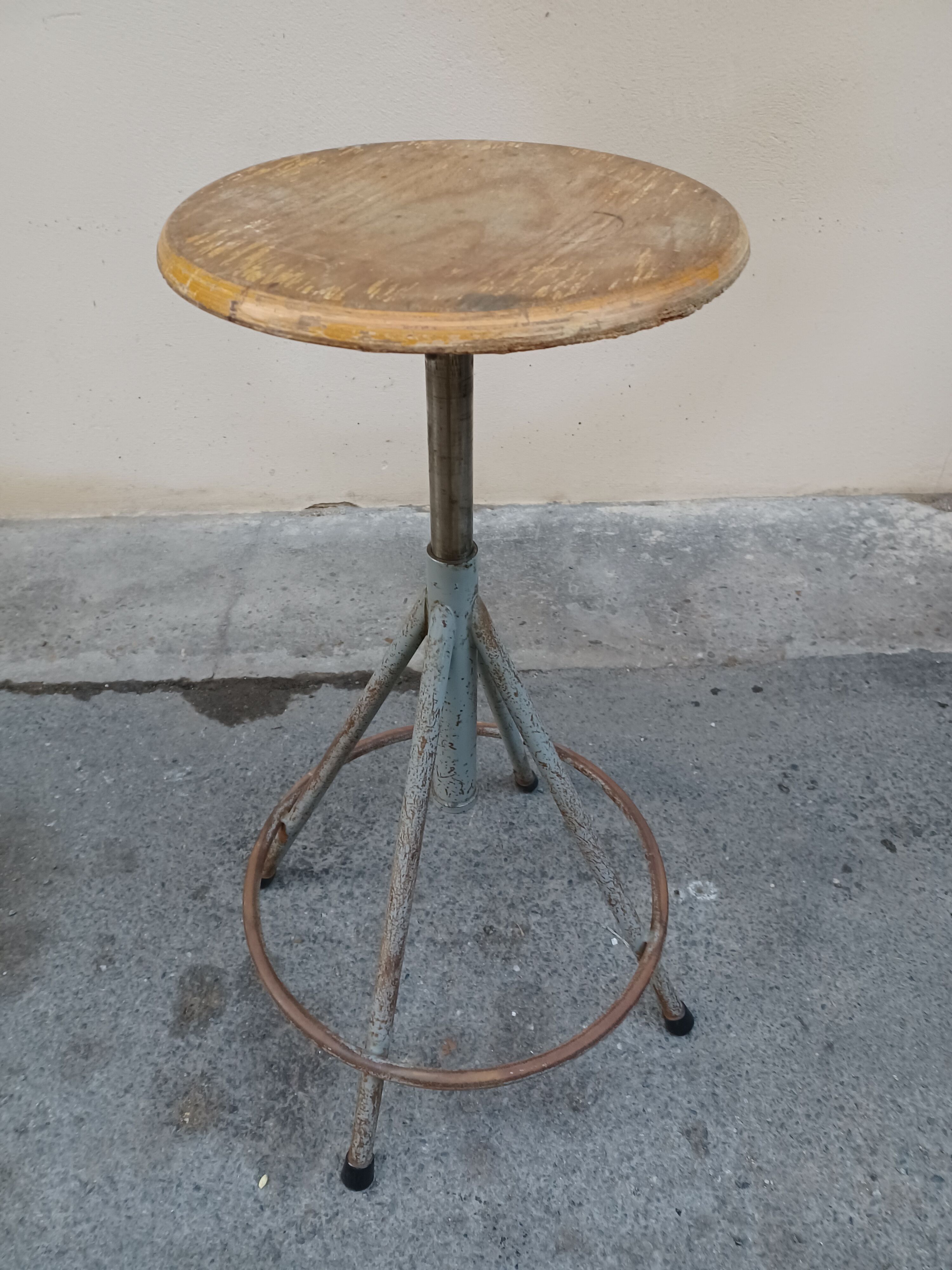 Workshop stool