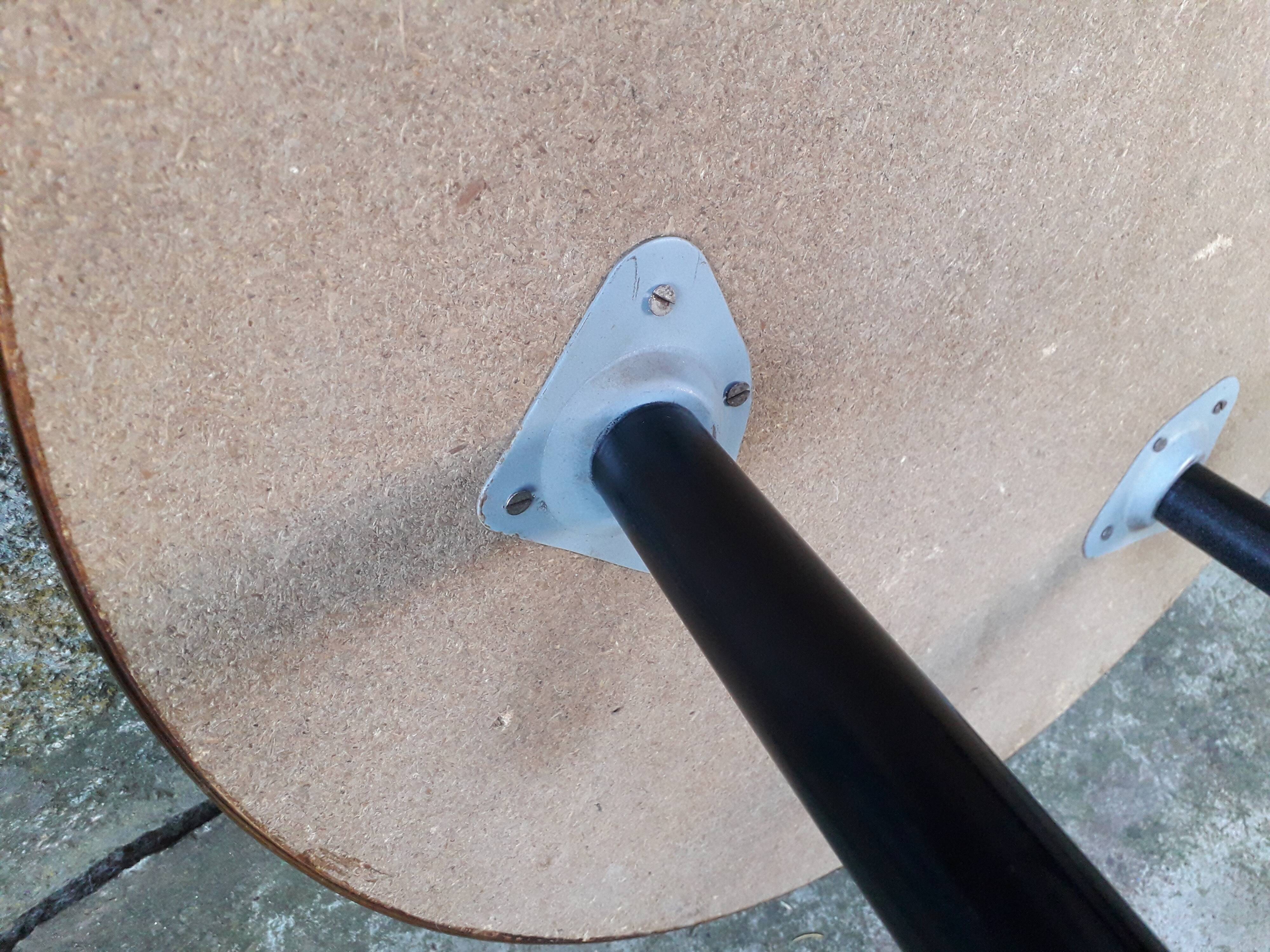 Vintage coffee table spindle legs