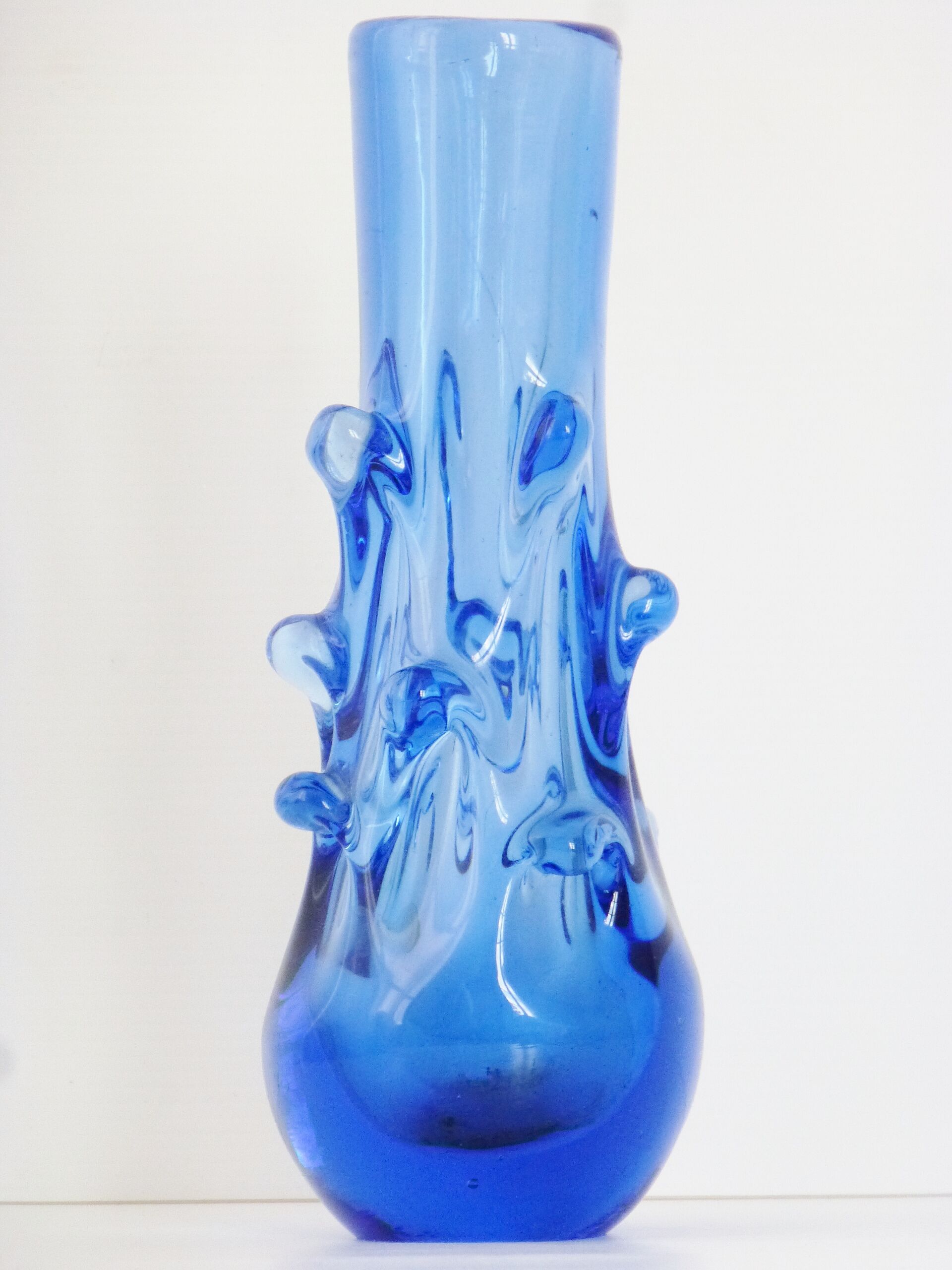 Vase en verre bleu 1960