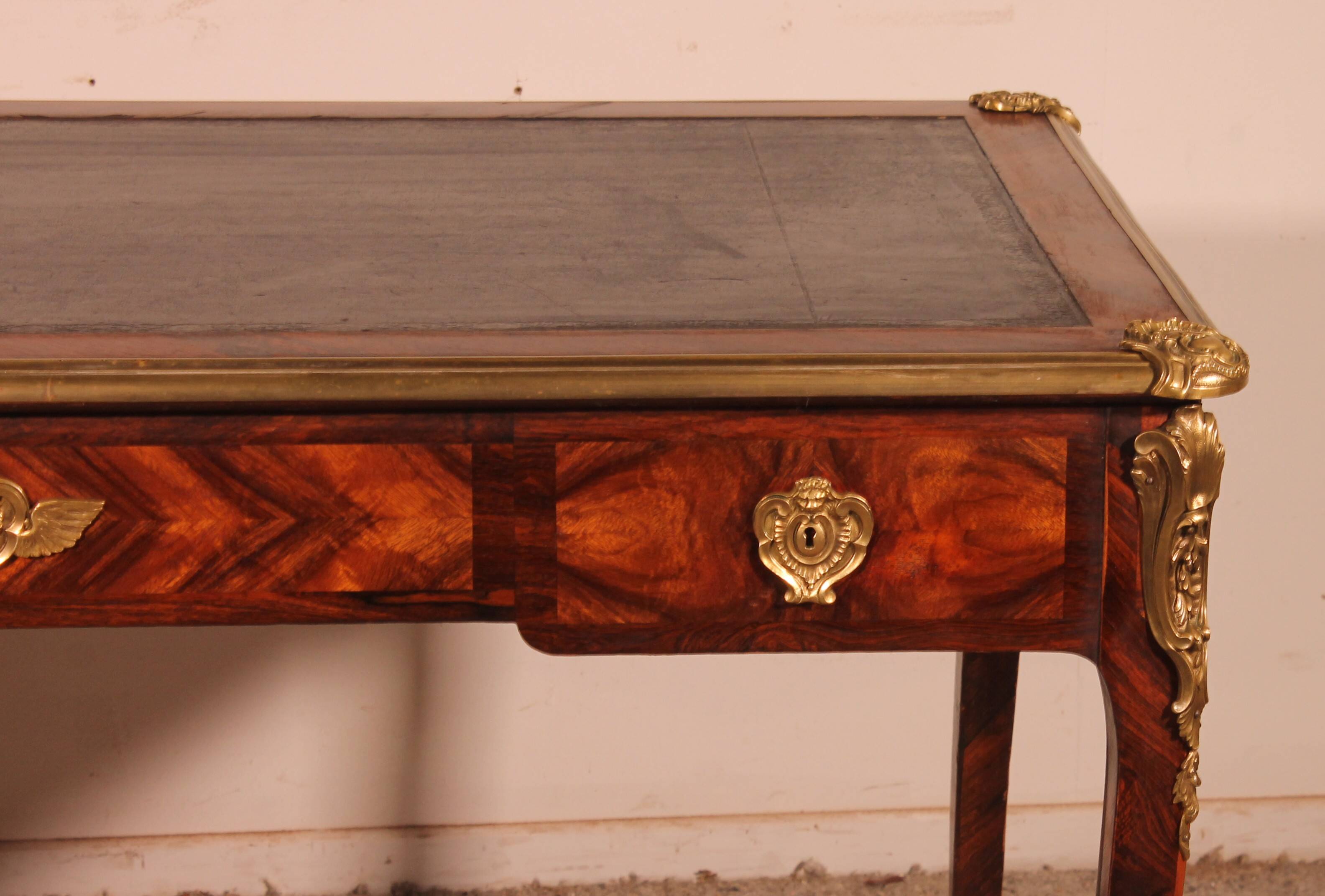 Bureau de style Louis XV en marqueterie - 19° siècle