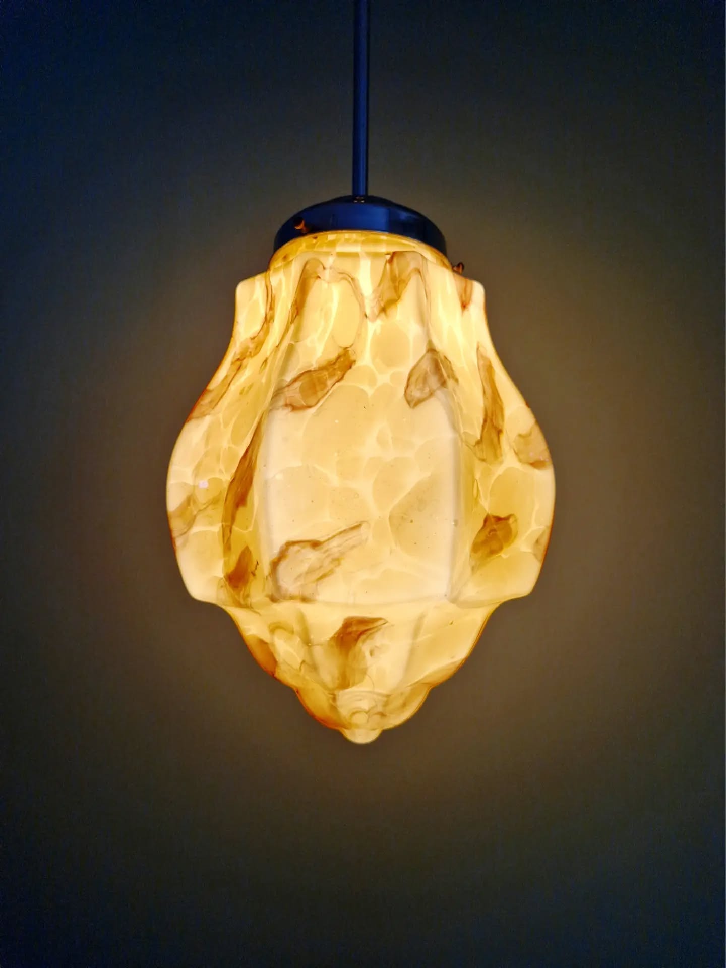 Art Deco suspension in marbled opaline, Scailmont, 1920-30