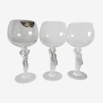 3 wine glasses