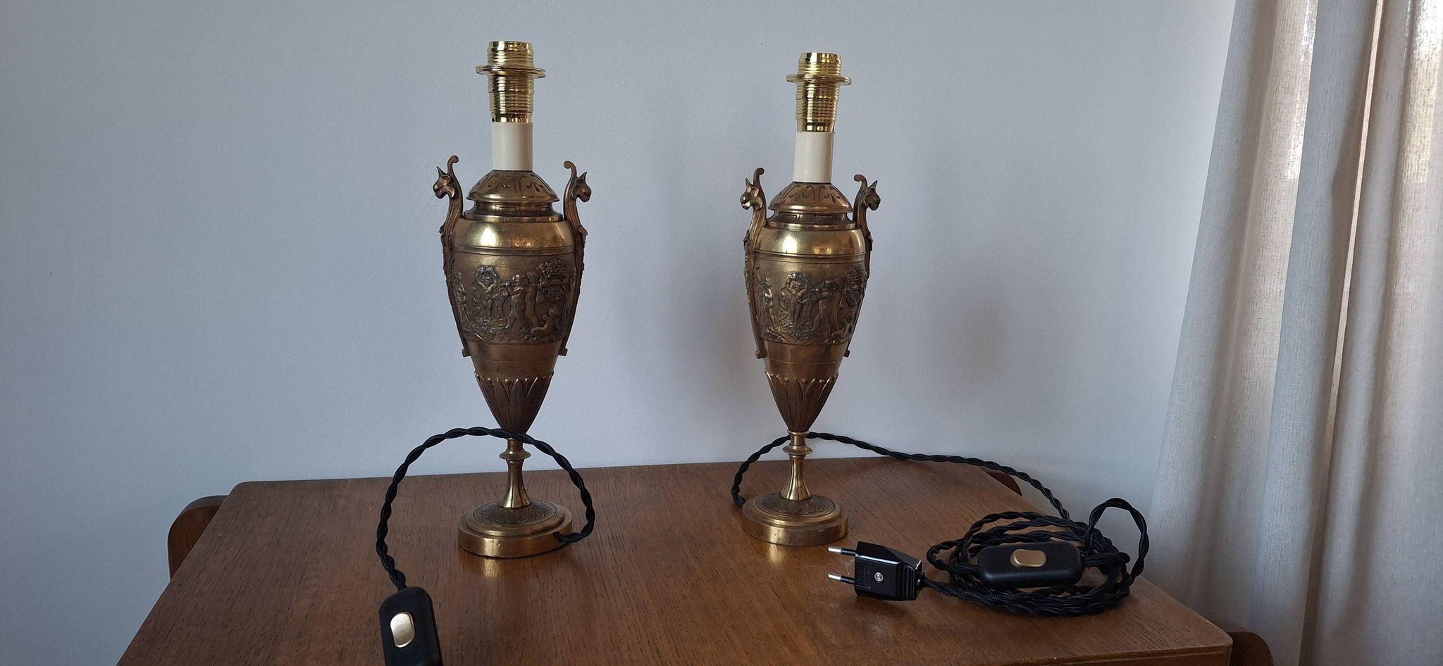Pair of lamp feet