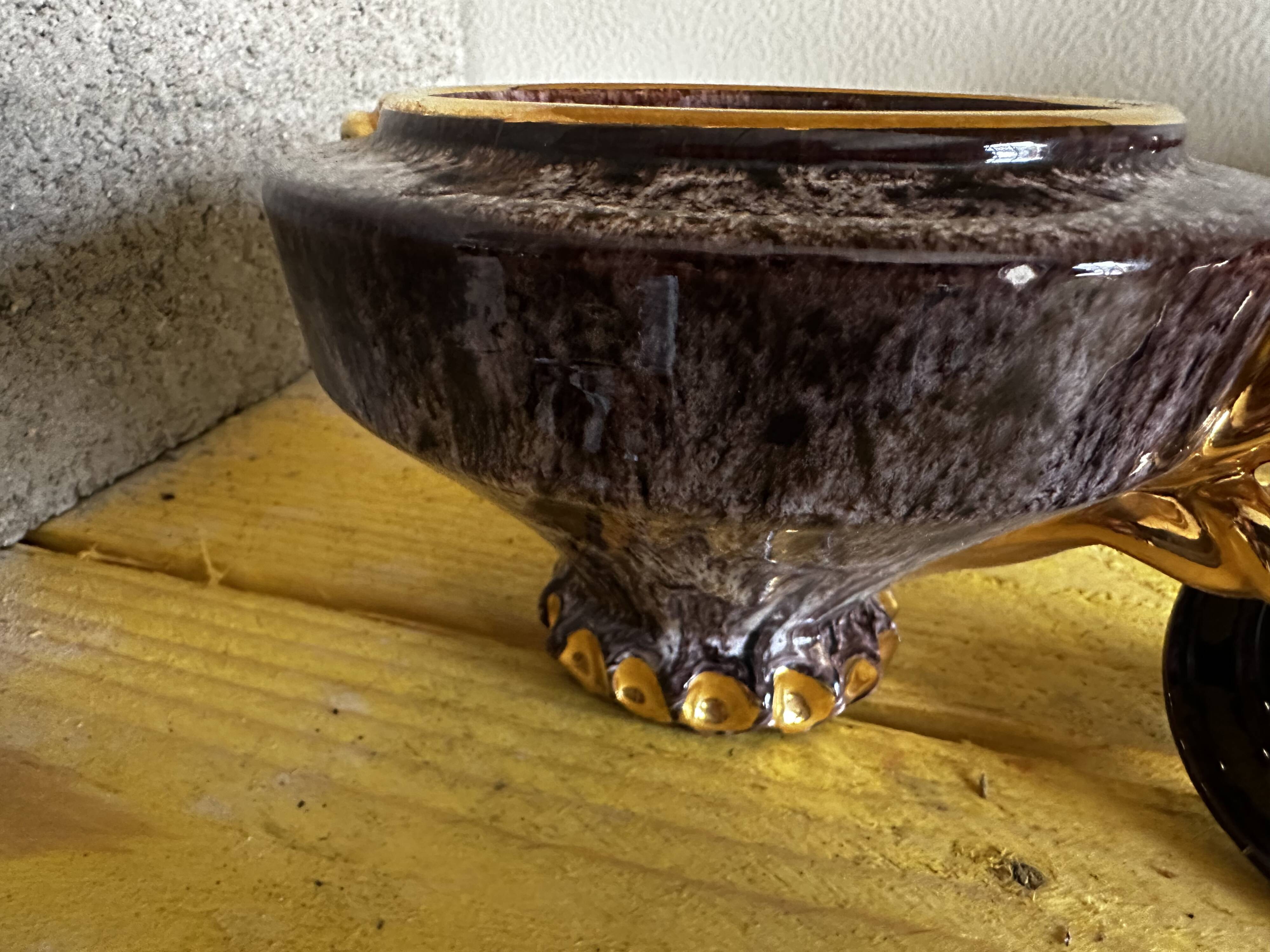 Vallauris ceramic sugar bowl, burgundy and gilded, by Marius Giuge