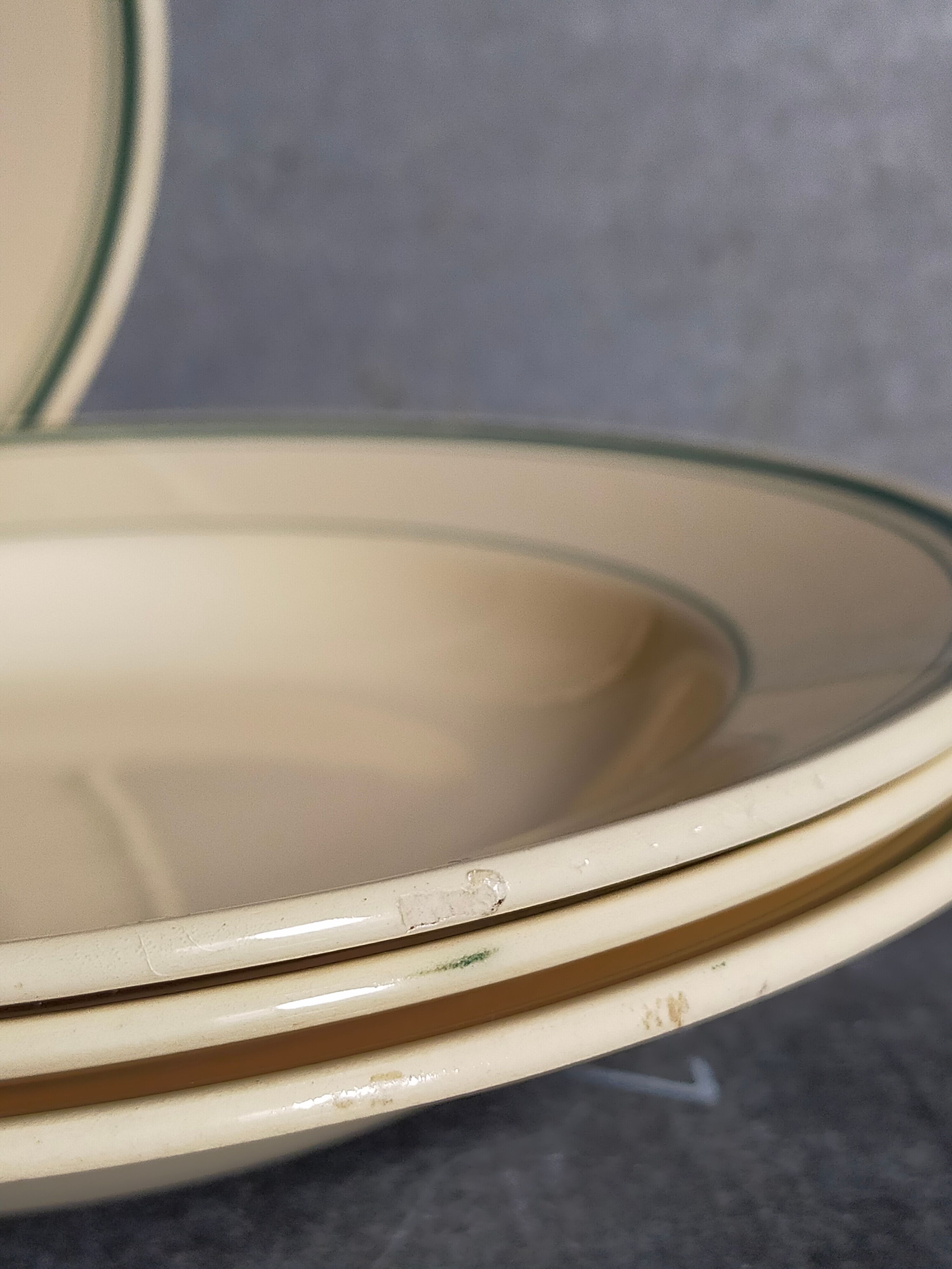 Four plates l'Amandinoise de Saint-Amand ancient