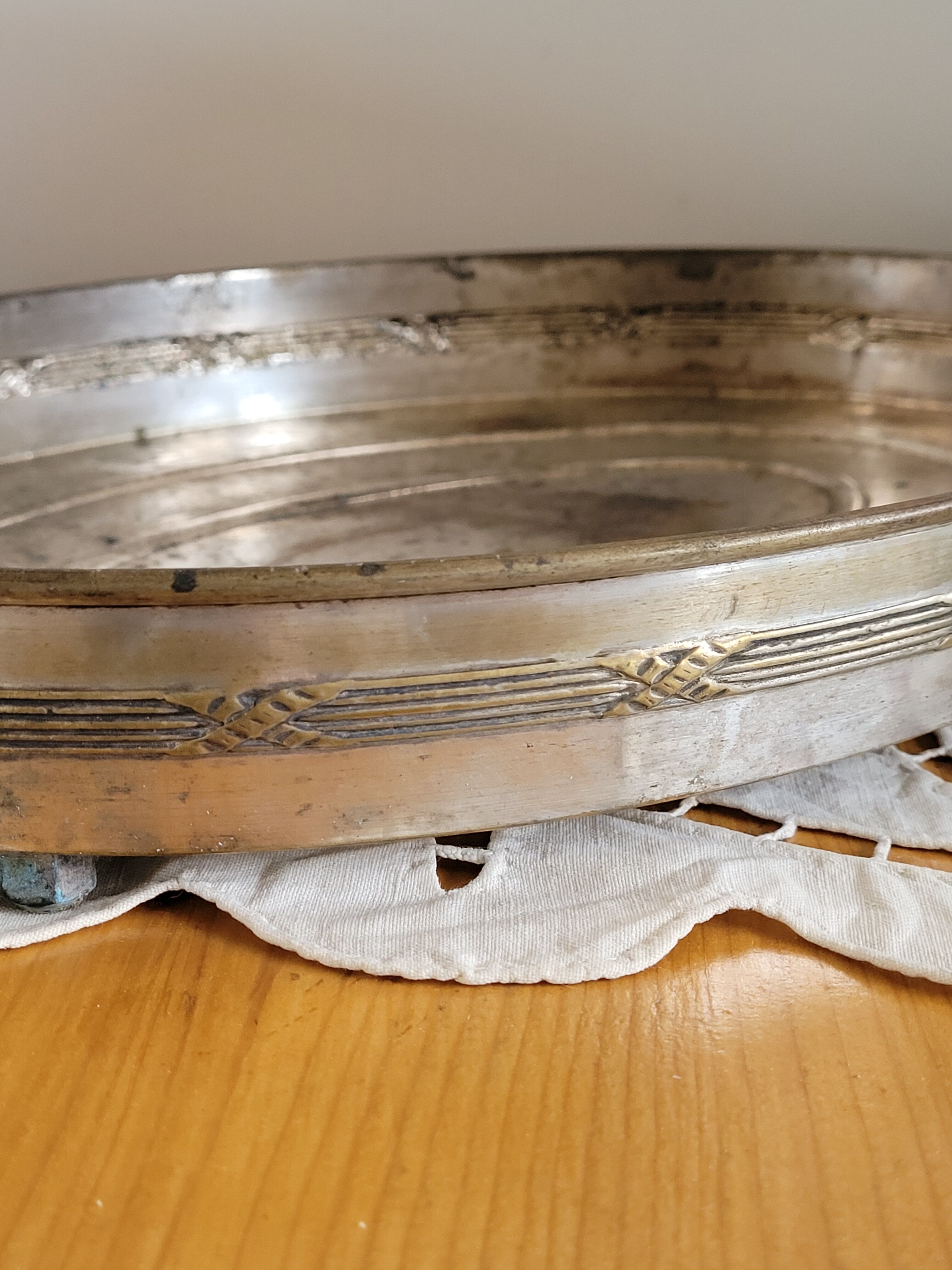 Antique silver metal top