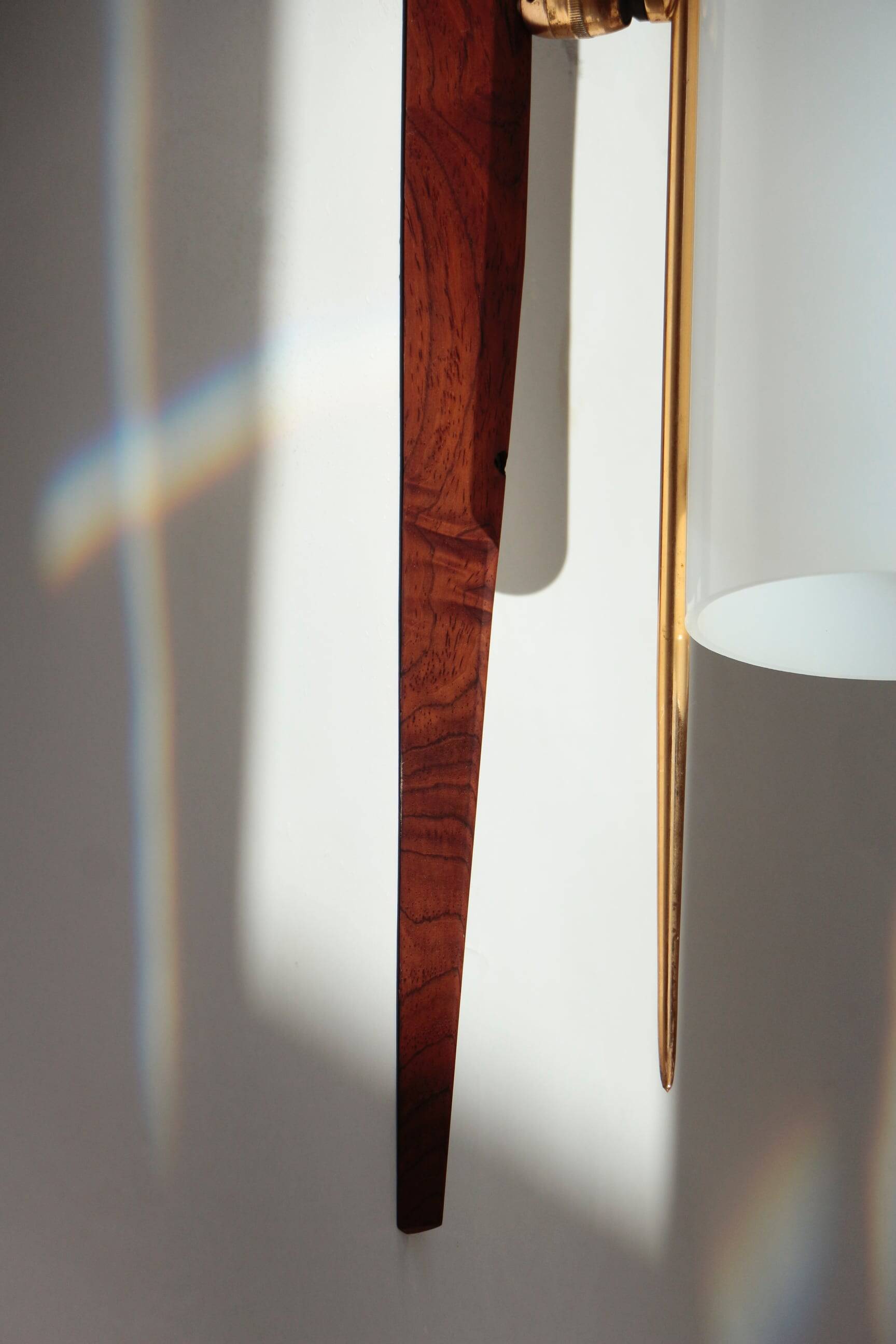 Modernist adjustable wall lights in teak and brass – 1950