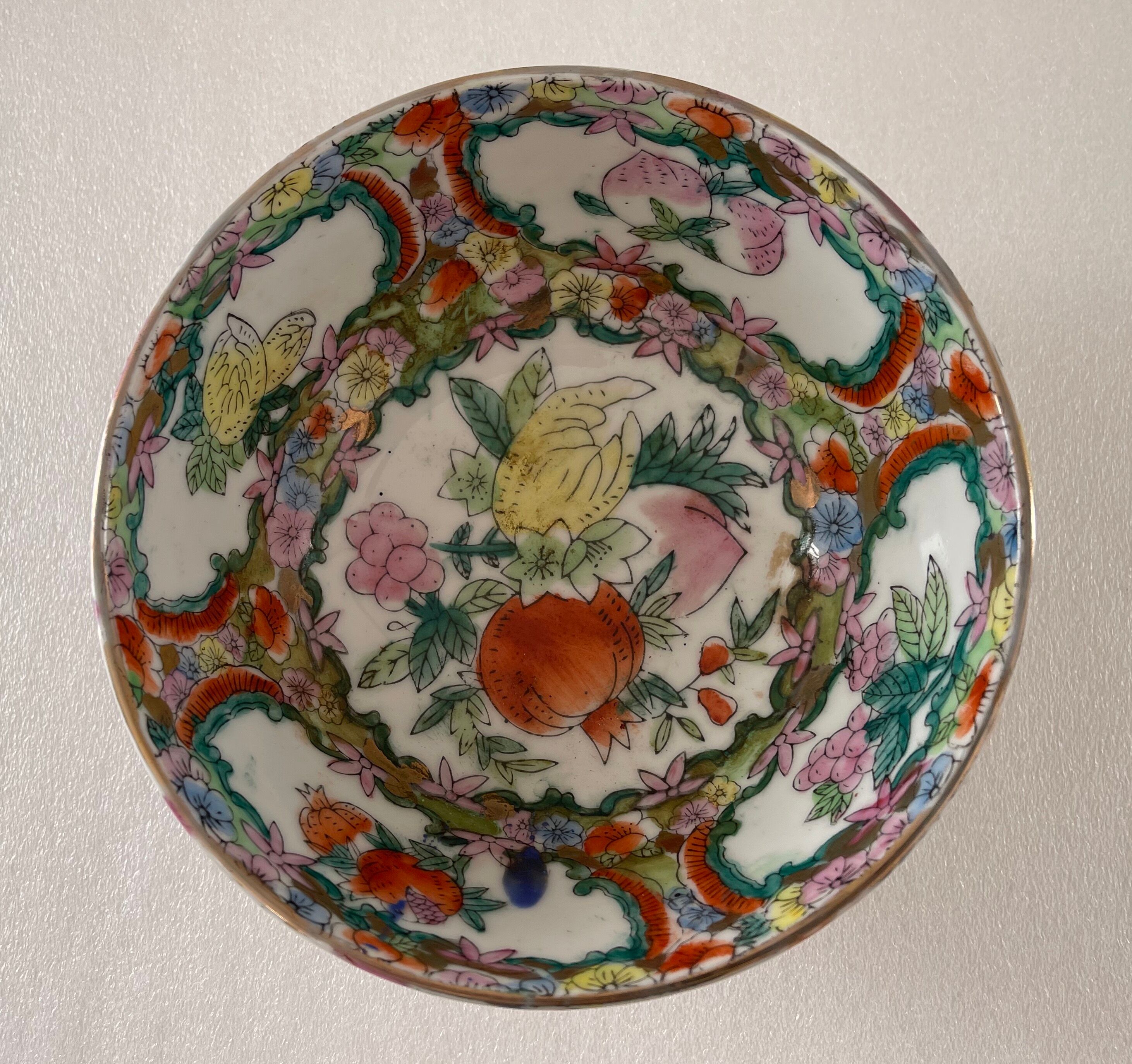 China Canton large porcelain bowl with polychrome decoration nineteenth