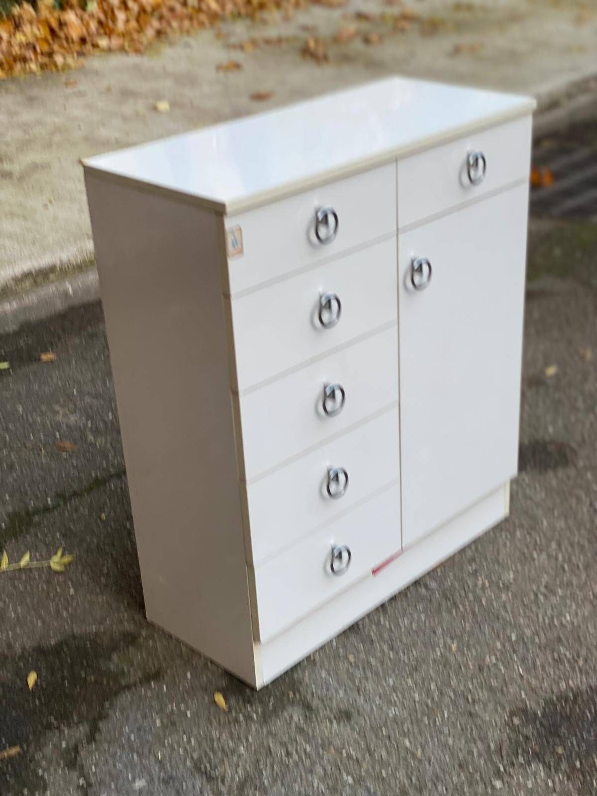 White, glossy lacquered wooden chest of drawers from the 1980s