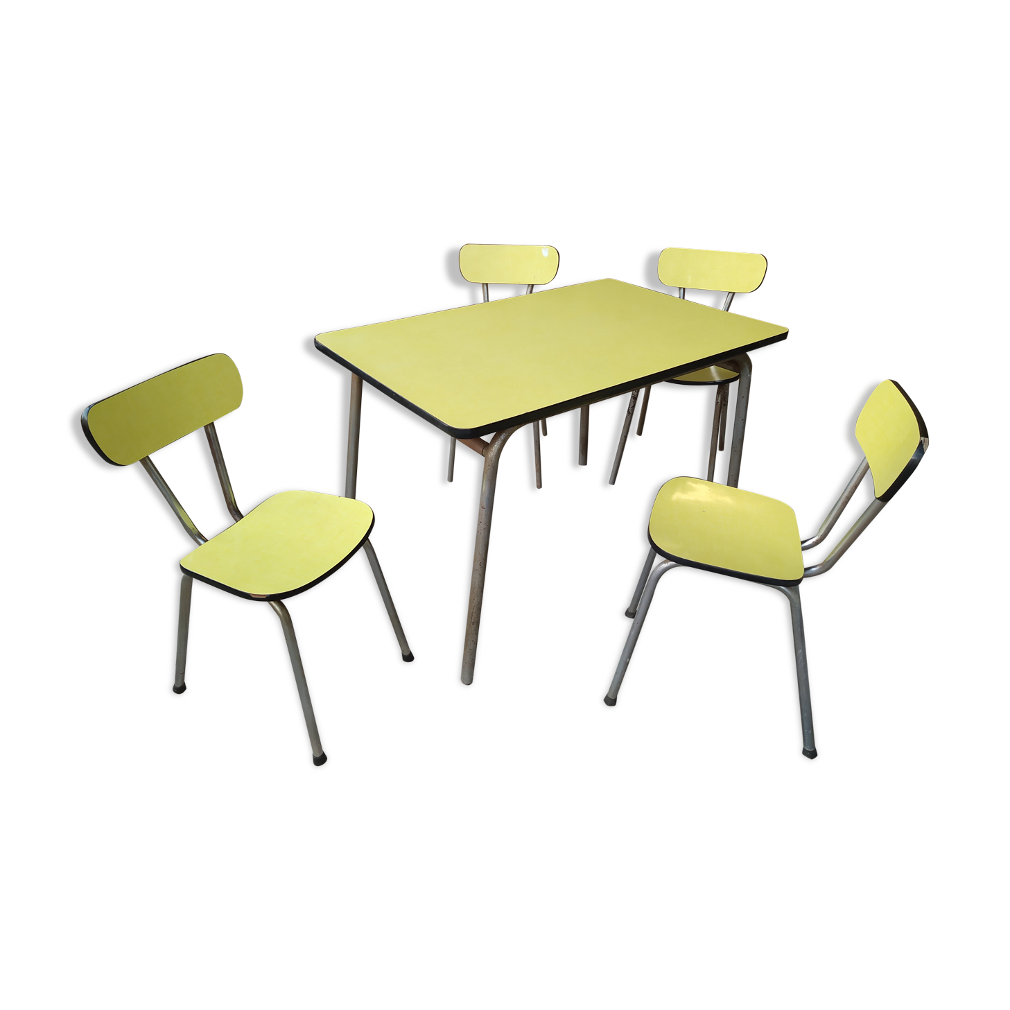 Table and chairs in 50s formica