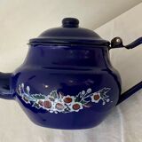 Vintage teapot 1950 in enamelled sheet metal