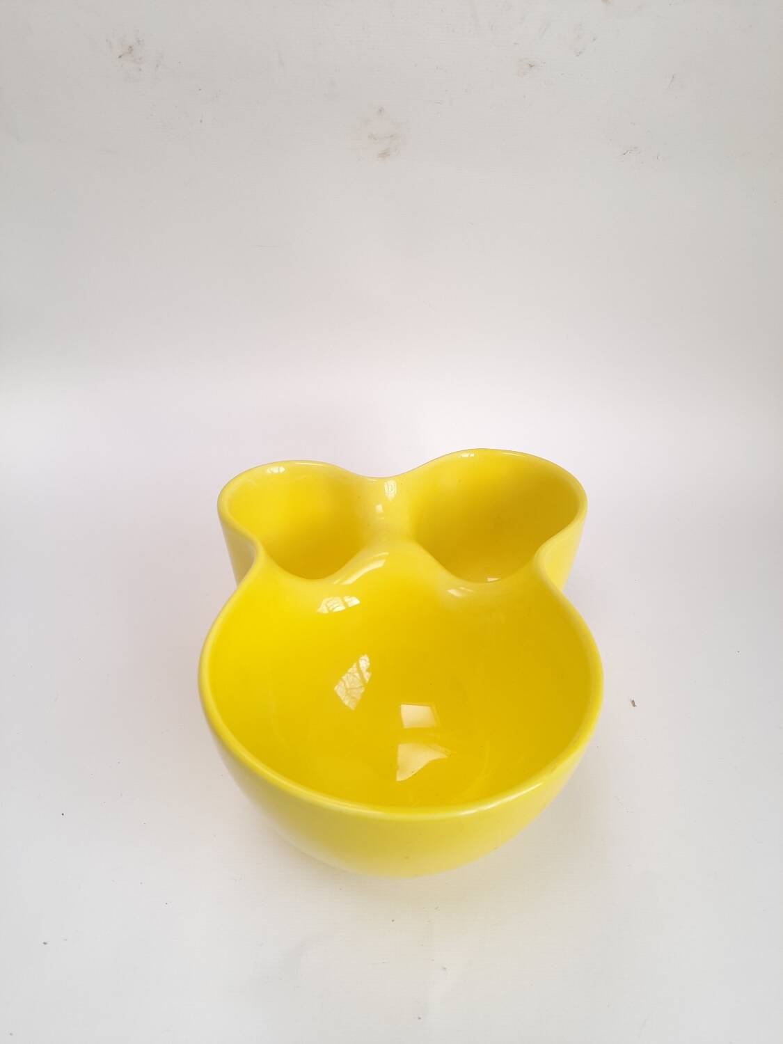 Yellow Vitamin fruit bowl by Muuto