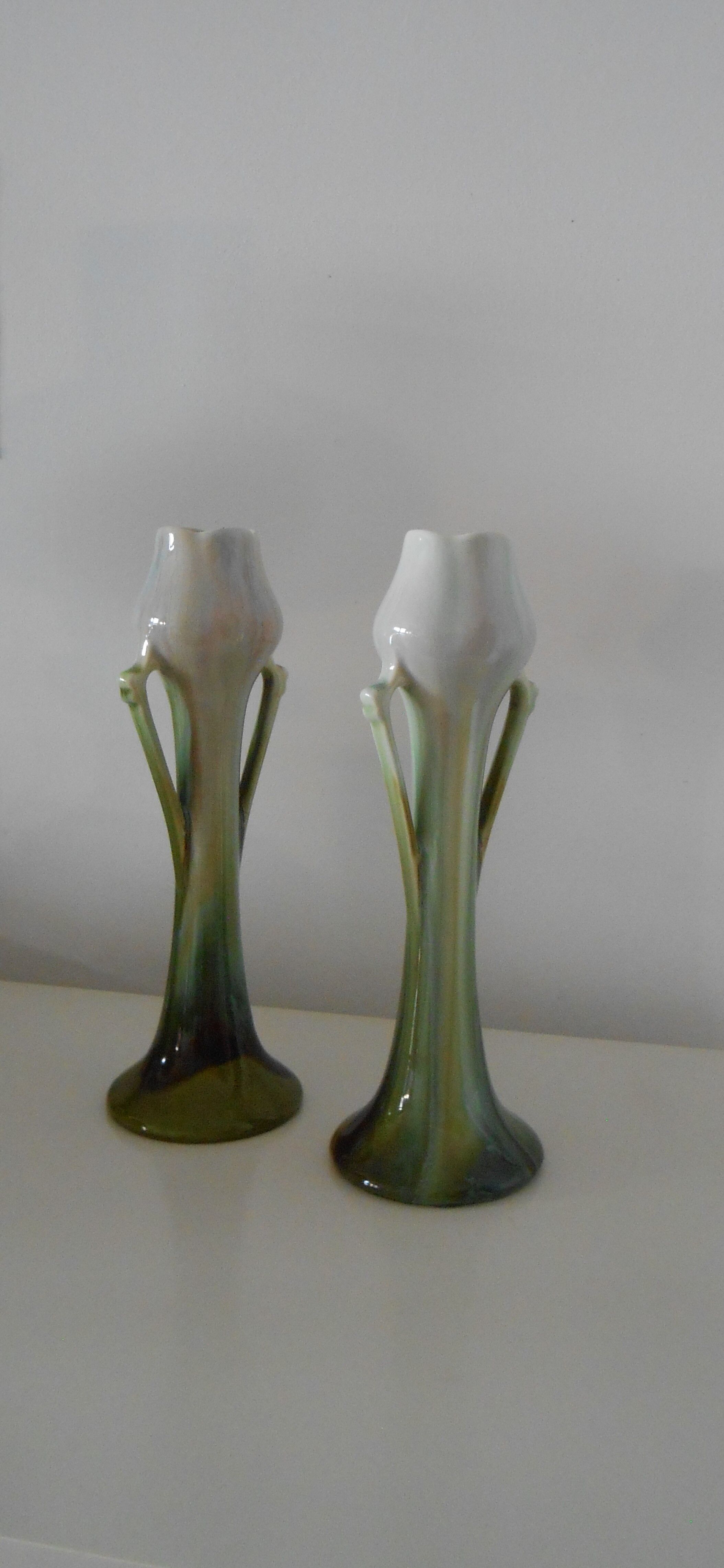 Art Deco ceramic fireplace trim, tulip-shaped vase