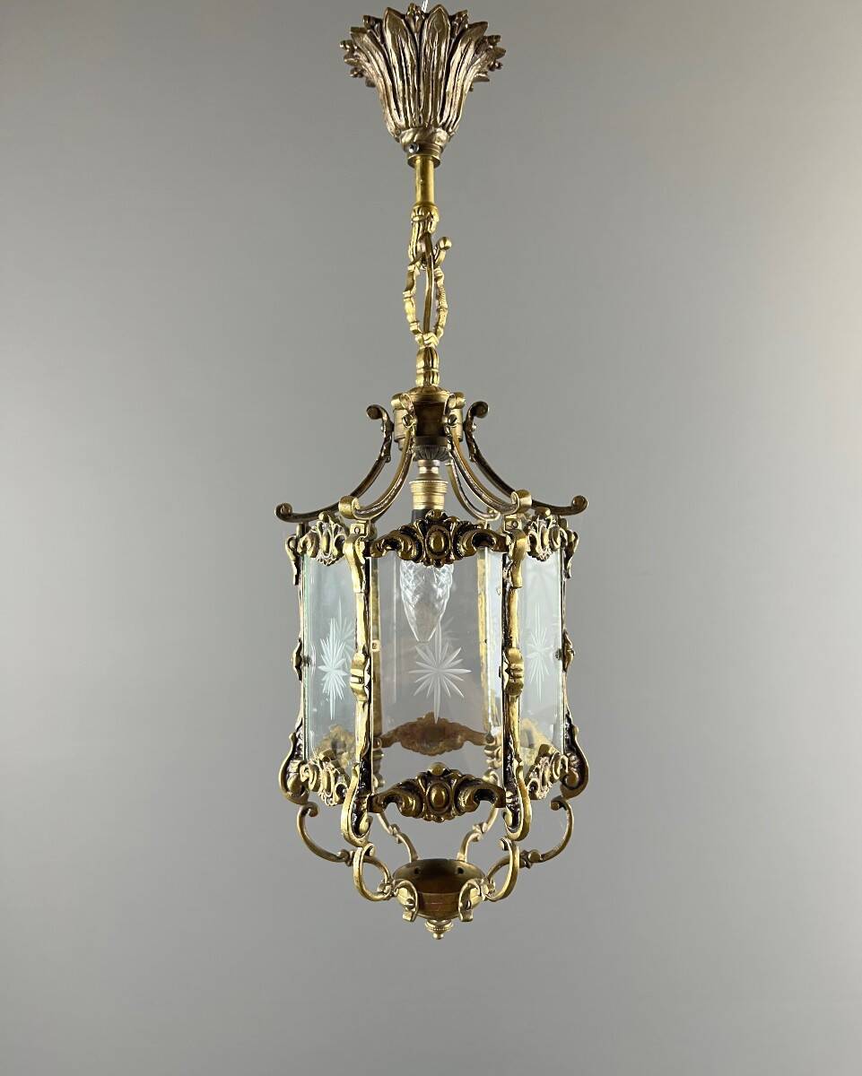 Lanterne en bronze et en verre gravé, début du 20e siècle