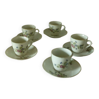 Porcelain coffee cups with barbel decoration