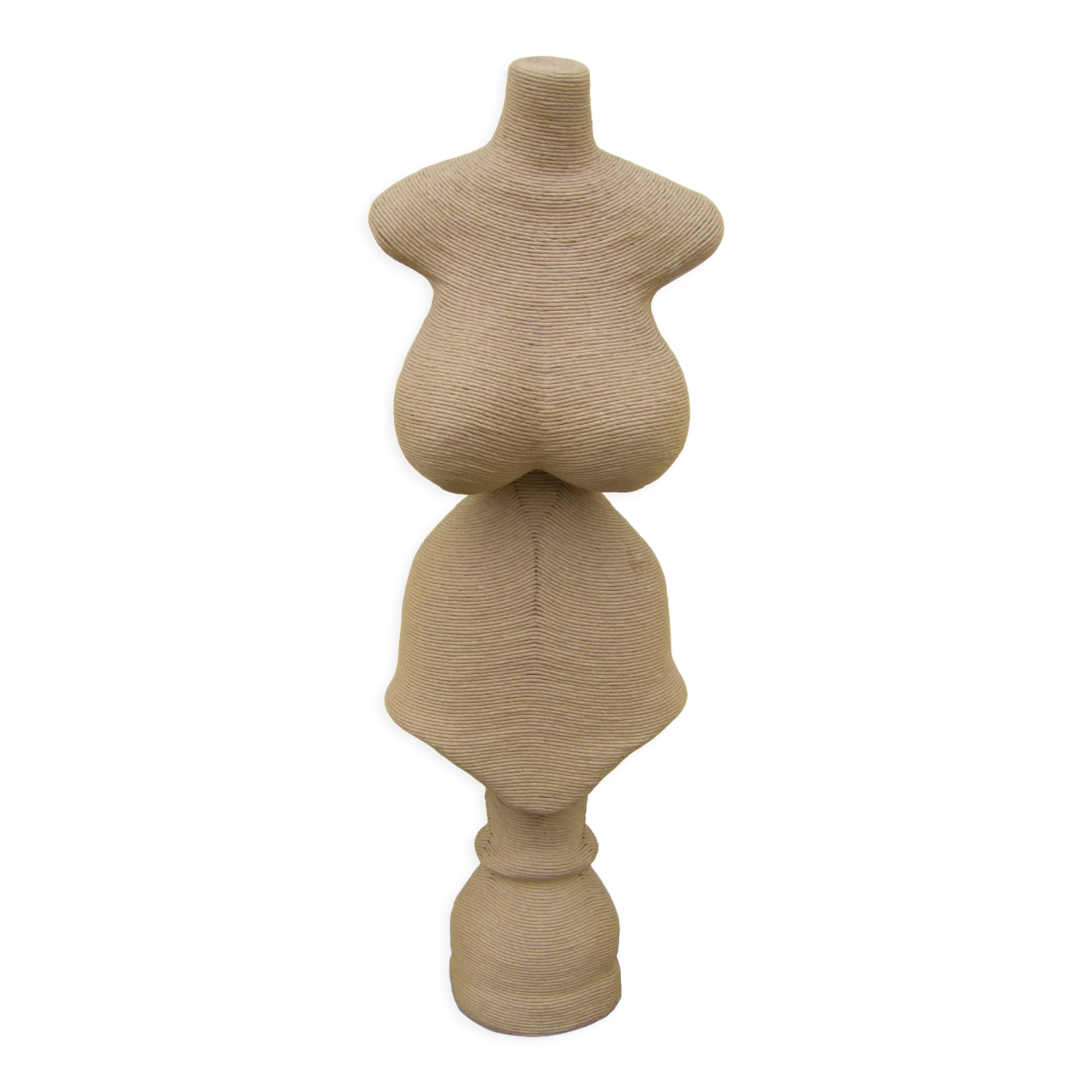 Mannequin bust in natural raffia