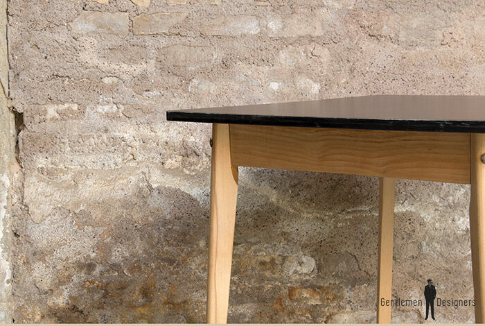 Vintage table in solid beech and black laminate tray