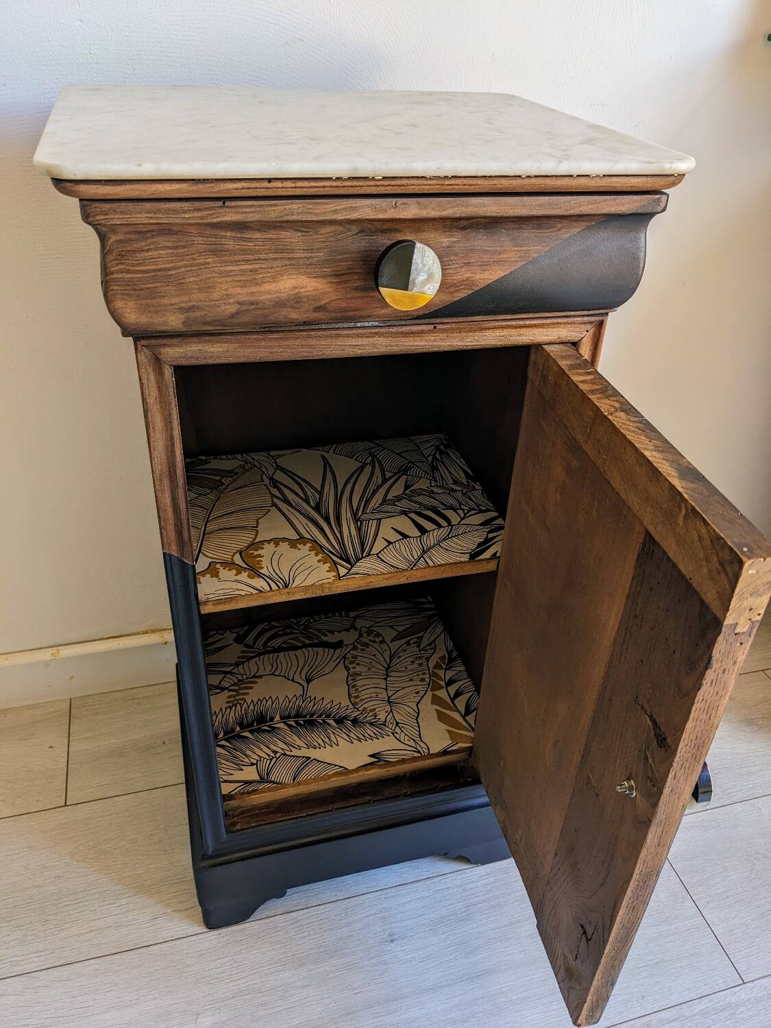 Table de chevet style Louis Philippe