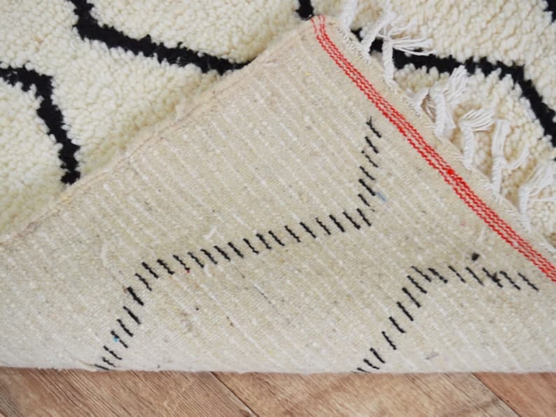 Handmade moroccan berber rug 190 x 158 cm