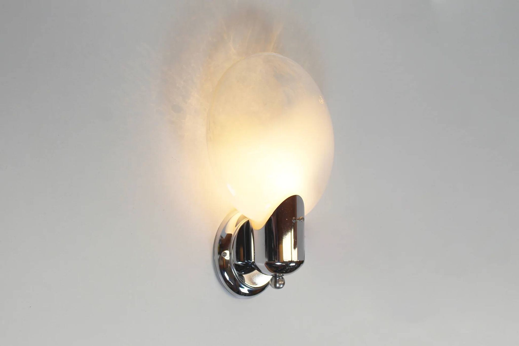 1970s wall lamp in brass and Murano glass by Kaiser Leuchten