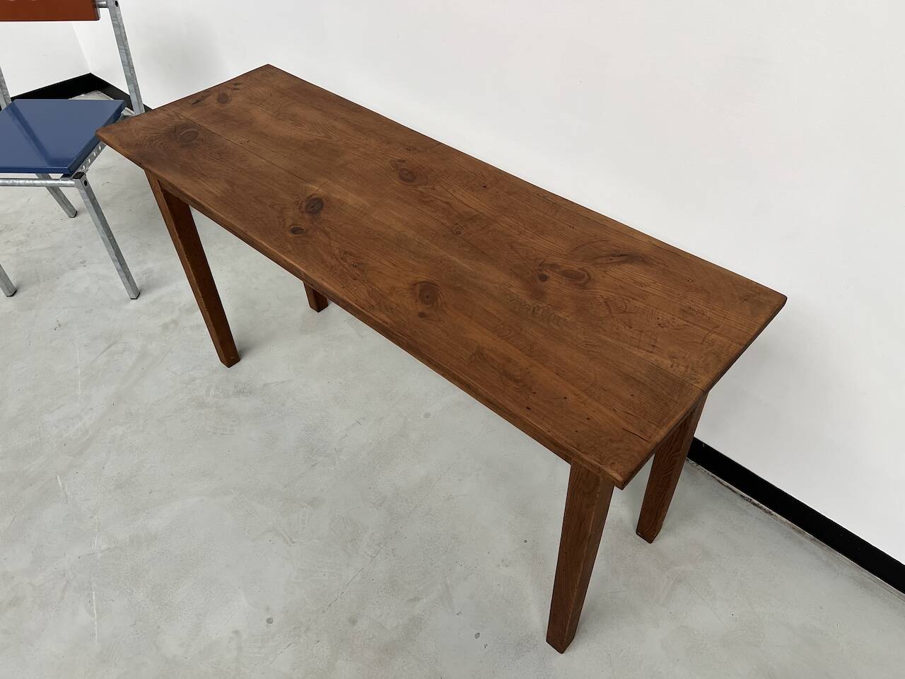 Small old console in solid oak, with spindle legs