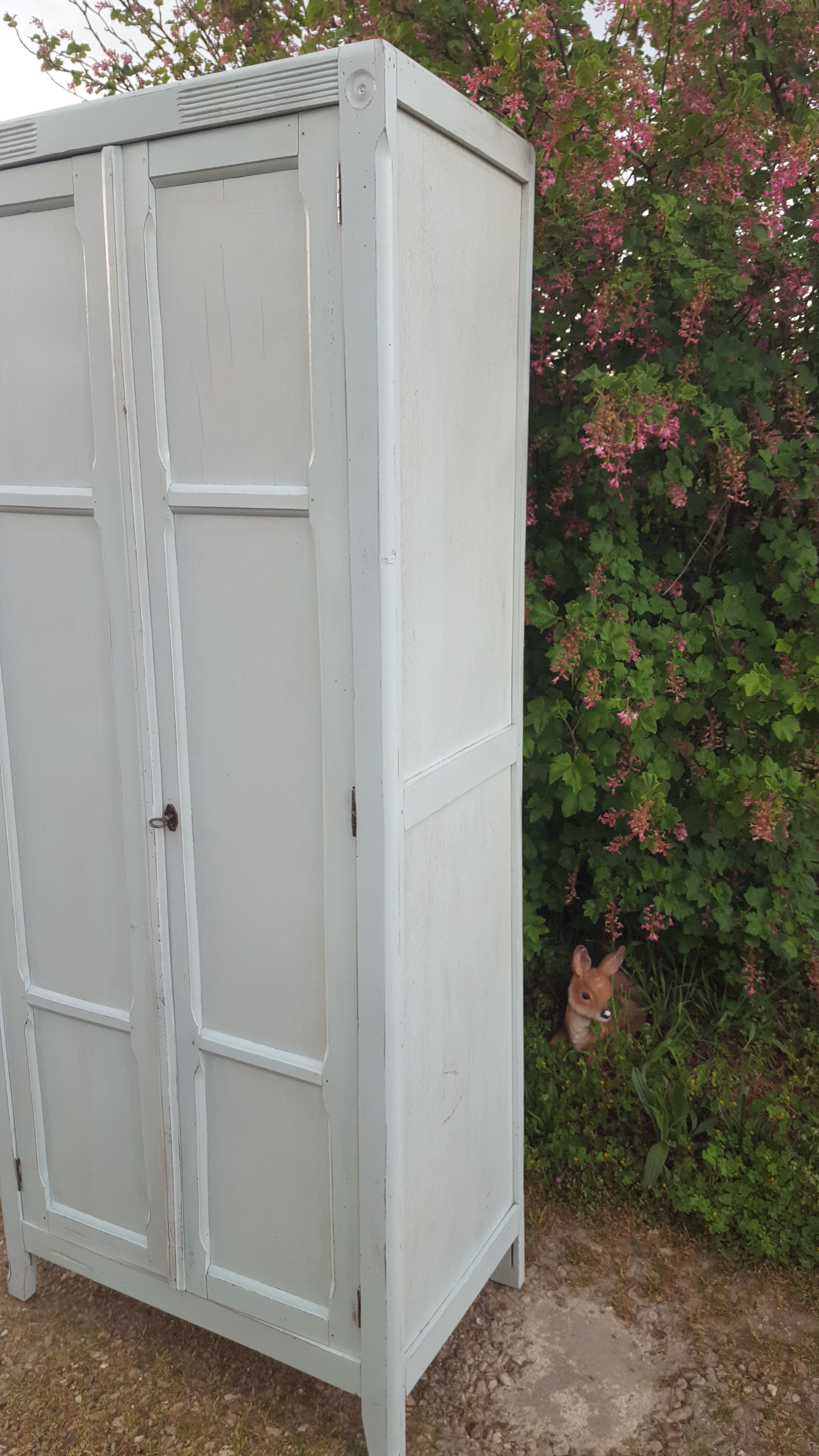 Mint-coloured parisian wardrobe