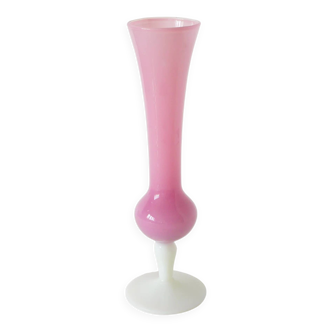 Single flower vase in opaline, pink with white feet, 1970.