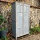 Armoire parisienne ancienne Luterma patine grise bleutée